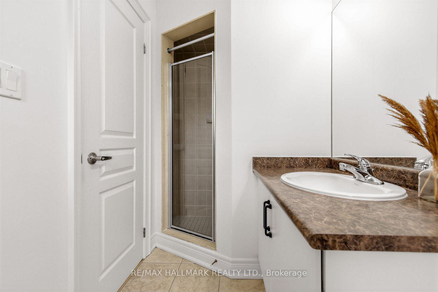 Photo 22 of 34 Fairhead Mews, Toronto, East End-Danforth — HOMEH