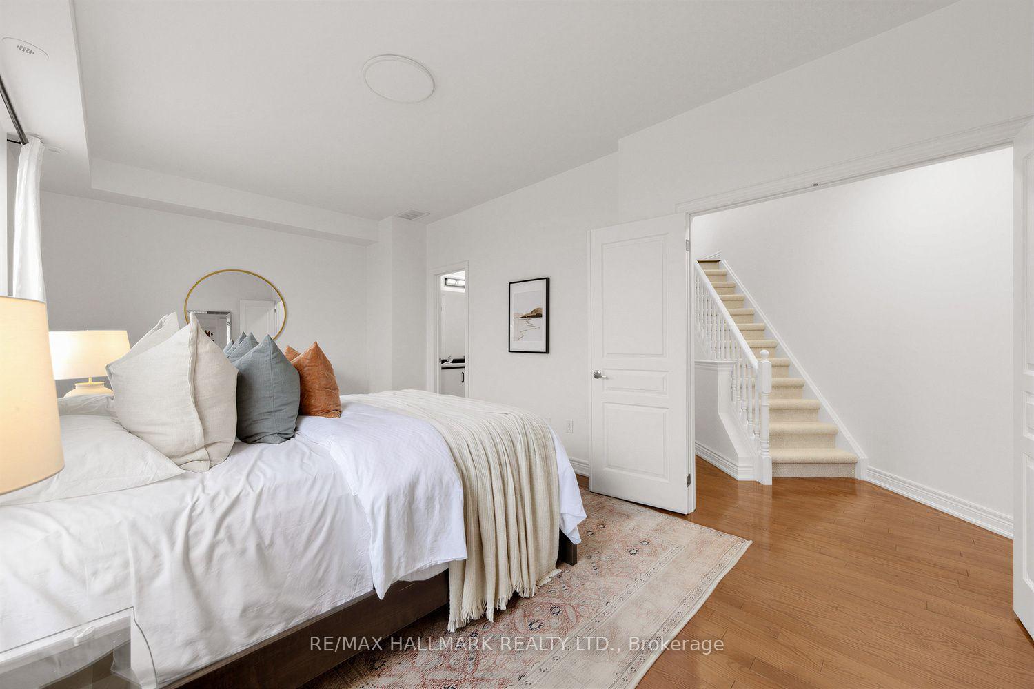 Photo 24 of 34 Fairhead Mews, Toronto, East End-Danforth — HOMEH