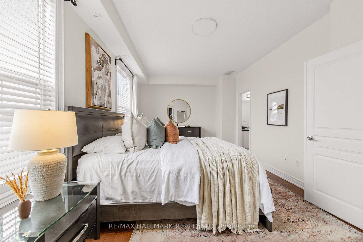 Photo 25 of 34 Fairhead Mews, Toronto, East End-Danforth — HOMEH