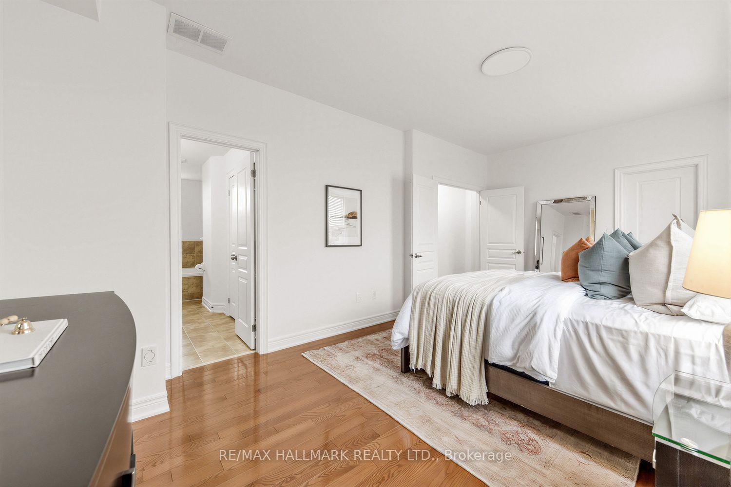 Photo 27 of 34 Fairhead Mews, Toronto, East End-Danforth — HOMEH