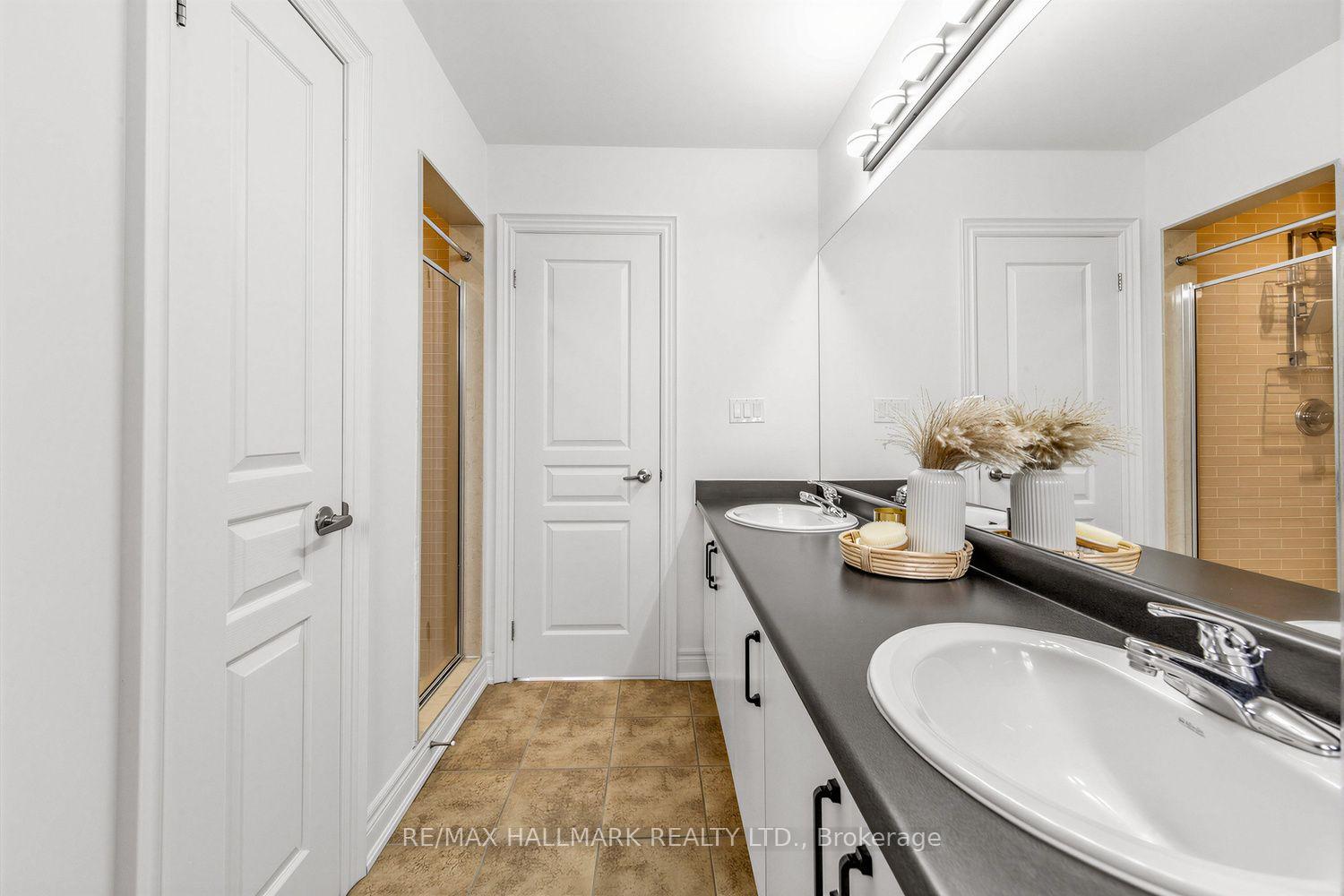 Photo 29 of 34 Fairhead Mews, Toronto, East End-Danforth — HOMEH