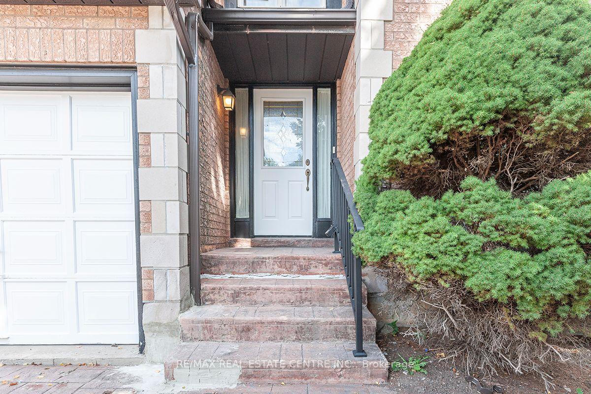 Photo 2 of 3679 Loyalist Drive, Mississauga, Erin Mills — HOMEH