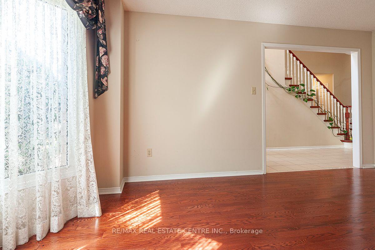 Photo 5 of 3679 Loyalist Drive, Mississauga, Erin Mills — HOMEH