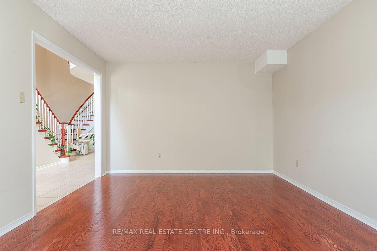 Photo 6 of 3679 Loyalist Drive, Mississauga, Erin Mills — HOMEH