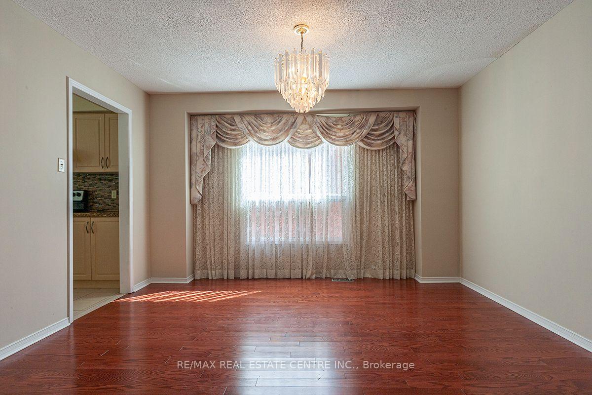 Photo 7 of 3679 Loyalist Drive, Mississauga, Erin Mills — HOMEH