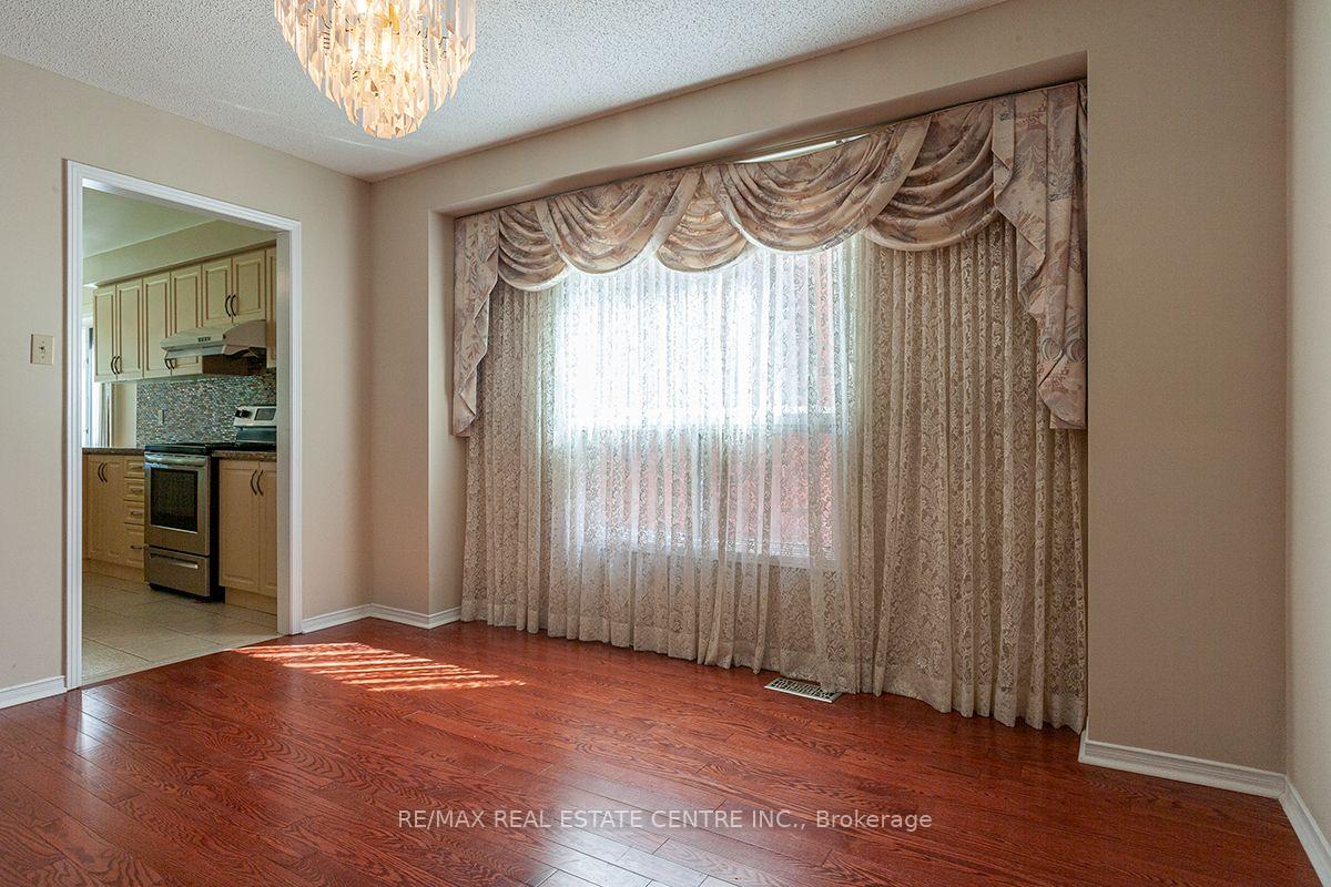 Photo 8 of 3679 Loyalist Drive, Mississauga, Erin Mills — HOMEH