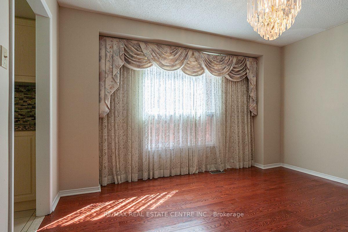Photo 9 of 3679 Loyalist Drive, Mississauga, Erin Mills — HOMEH