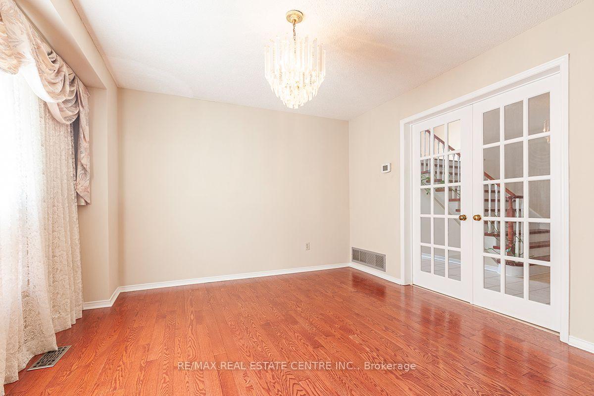 Photo 10 of 3679 Loyalist Drive, Mississauga, Erin Mills — HOMEH