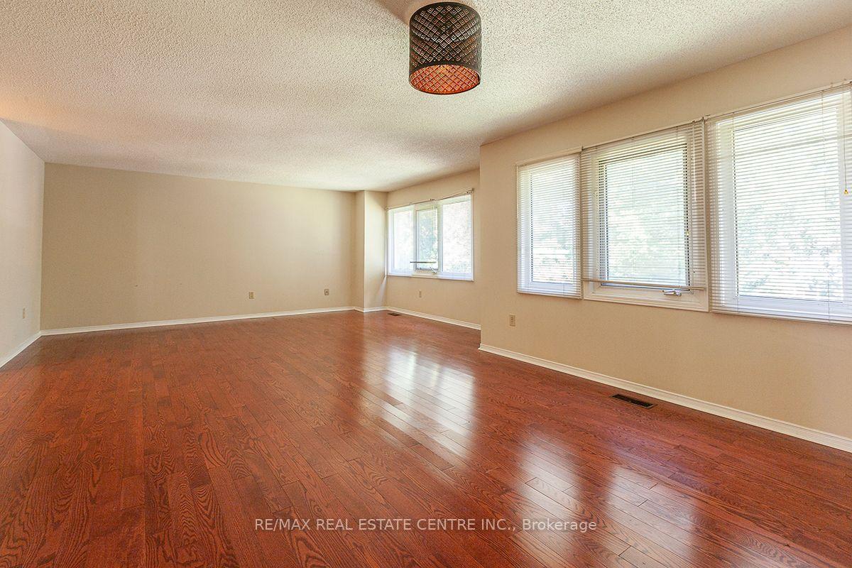 Photo 30 of 3679 Loyalist Drive, Mississauga, Erin Mills — HOMEH
