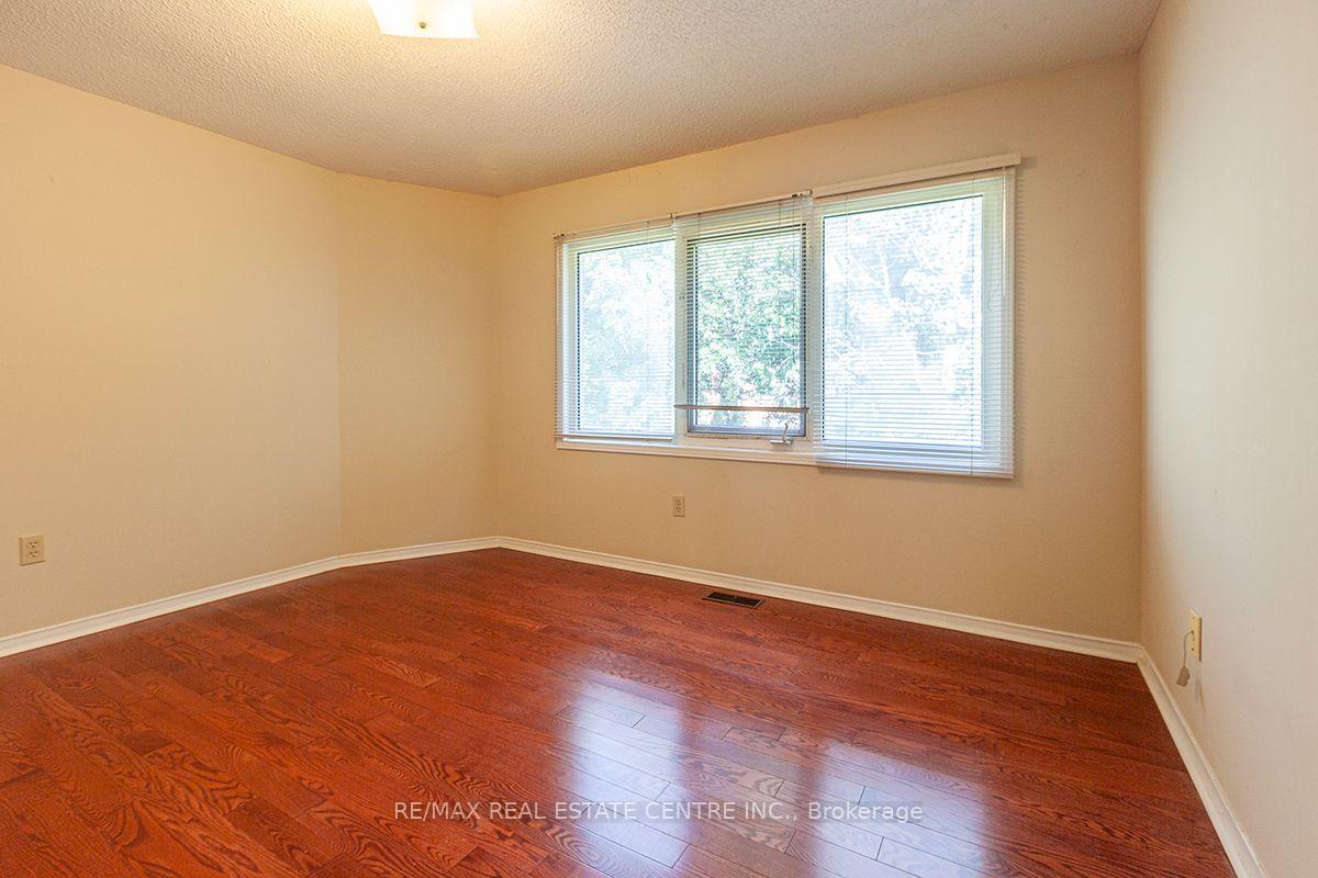 Photo 37 of 3679 Loyalist Drive, Mississauga, Erin Mills — HOMEH