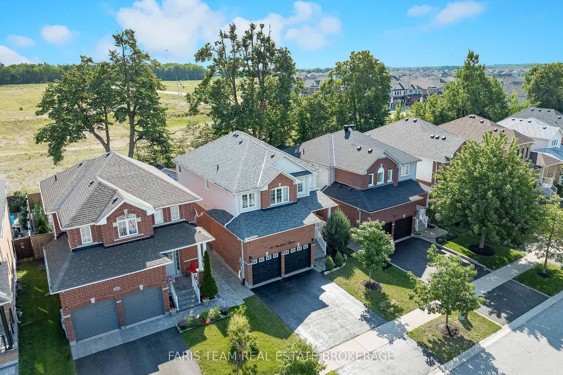 Photo 2 of 115 Winchester Terrace, Barrie, Rural Barrie Southeast — HOMEH