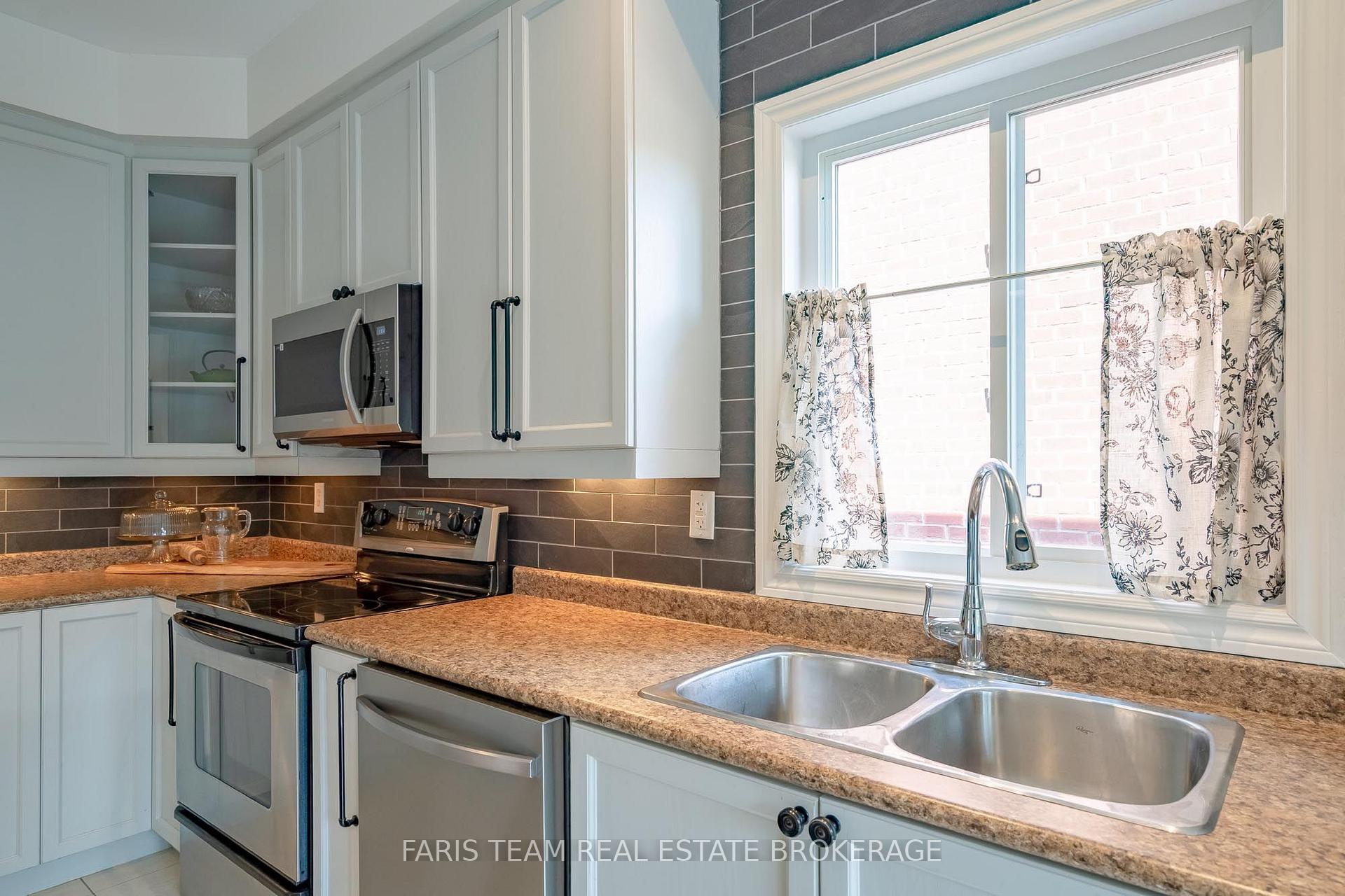Photo 8 of 115 Winchester Terrace, Barrie, Rural Barrie Southeast — HOMEH