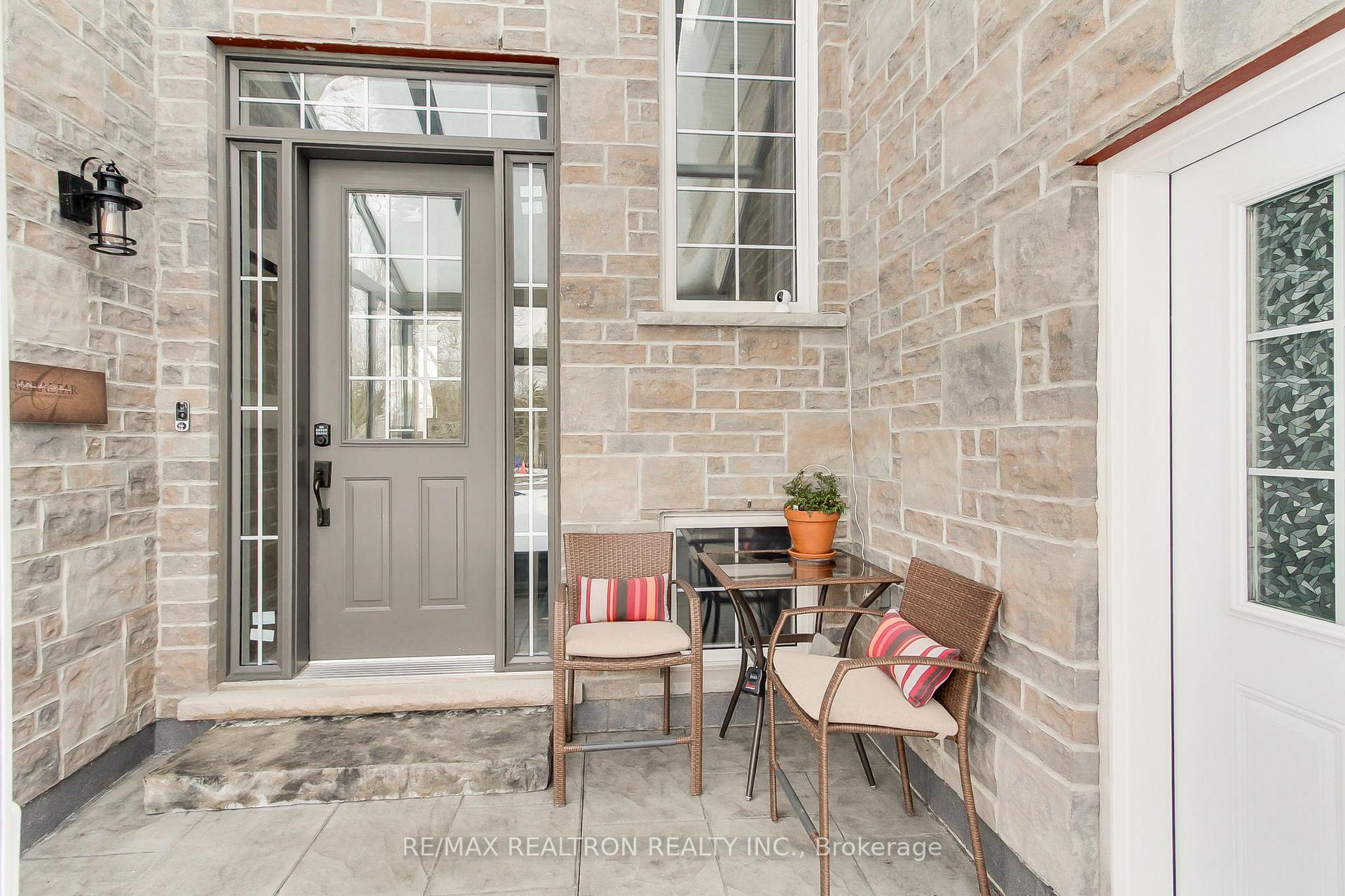 Photo 2 of 815 Churchill Lane, Georgina, Historic Lakeshore Communities — HOMEH