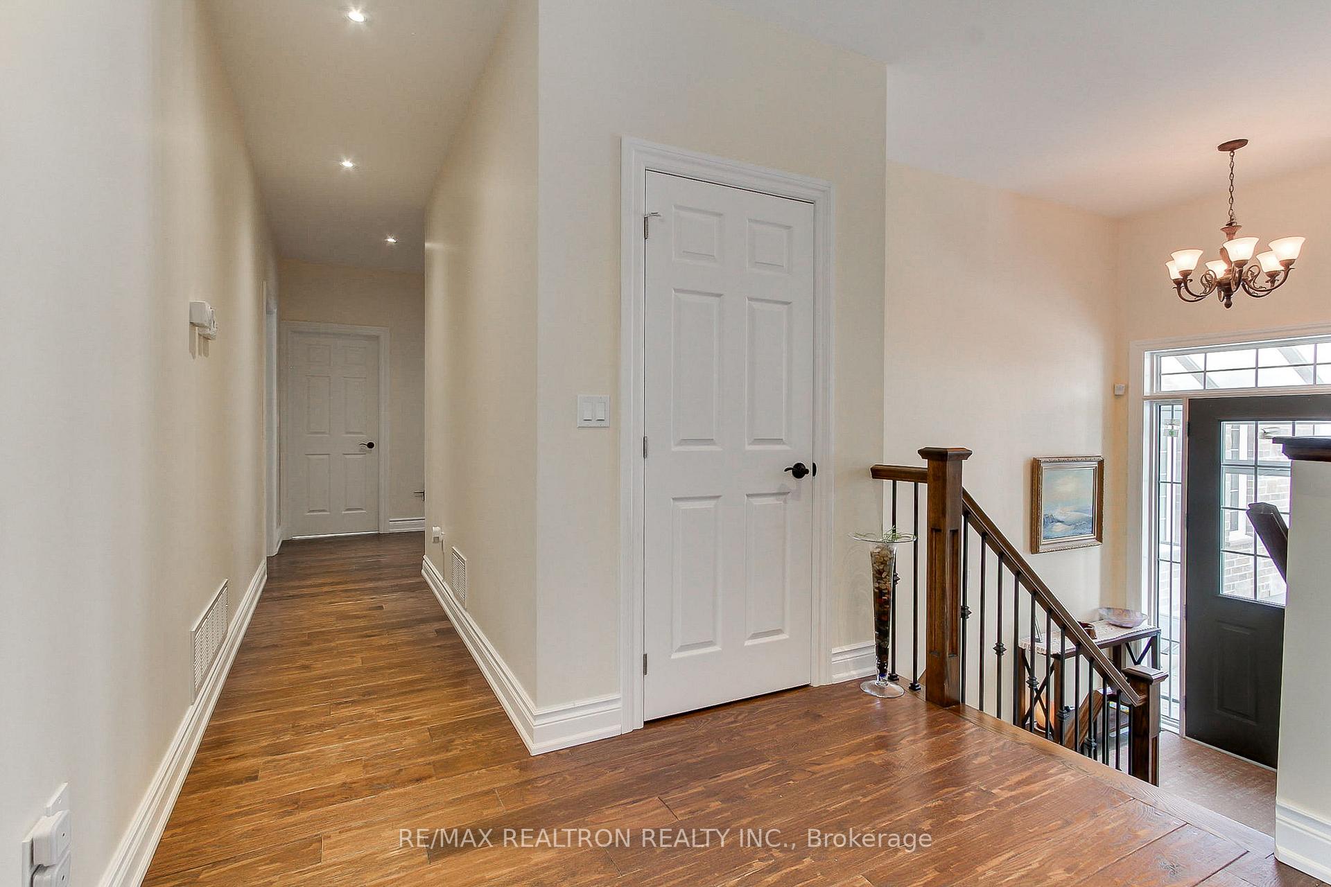 Photo 4 of 815 Churchill Lane, Georgina, Historic Lakeshore Communities — HOMEH