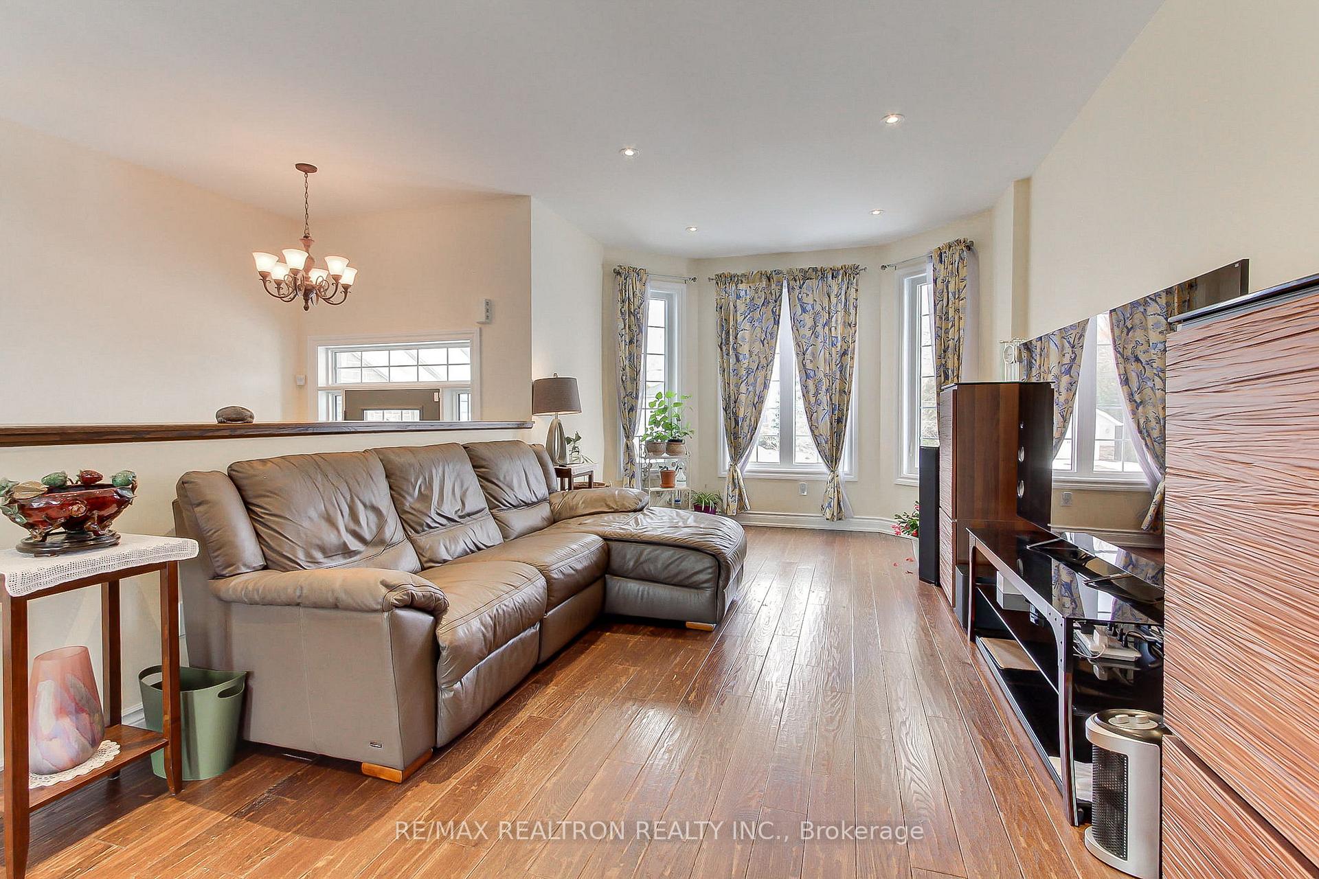 Photo 5 of 815 Churchill Lane, Georgina, Historic Lakeshore Communities — HOMEH