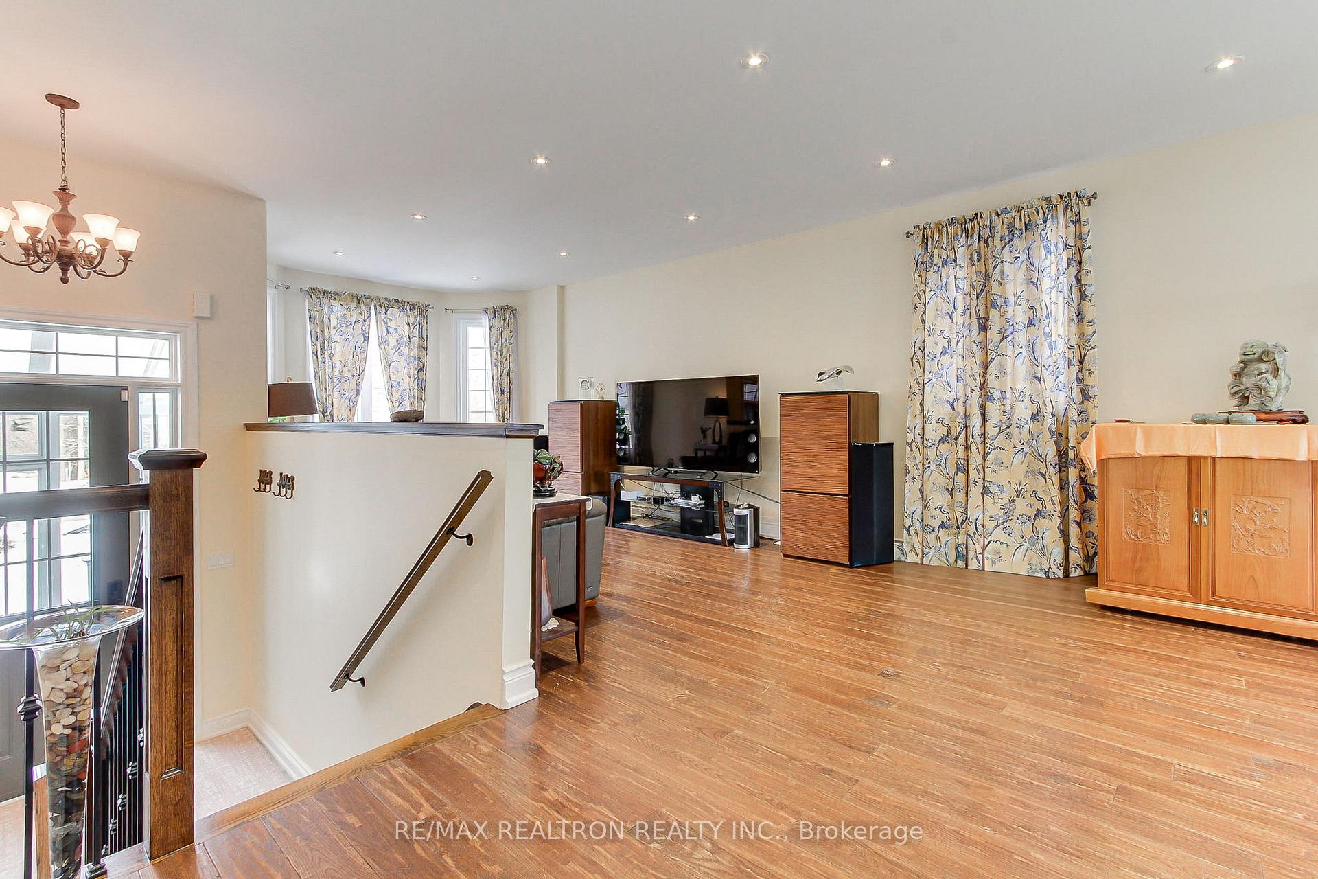 Photo 6 of 815 Churchill Lane, Georgina, Historic Lakeshore Communities — HOMEH