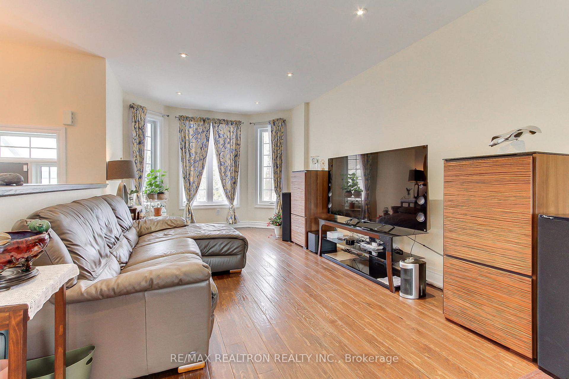Photo 7 of 815 Churchill Lane, Georgina, Historic Lakeshore Communities — HOMEH