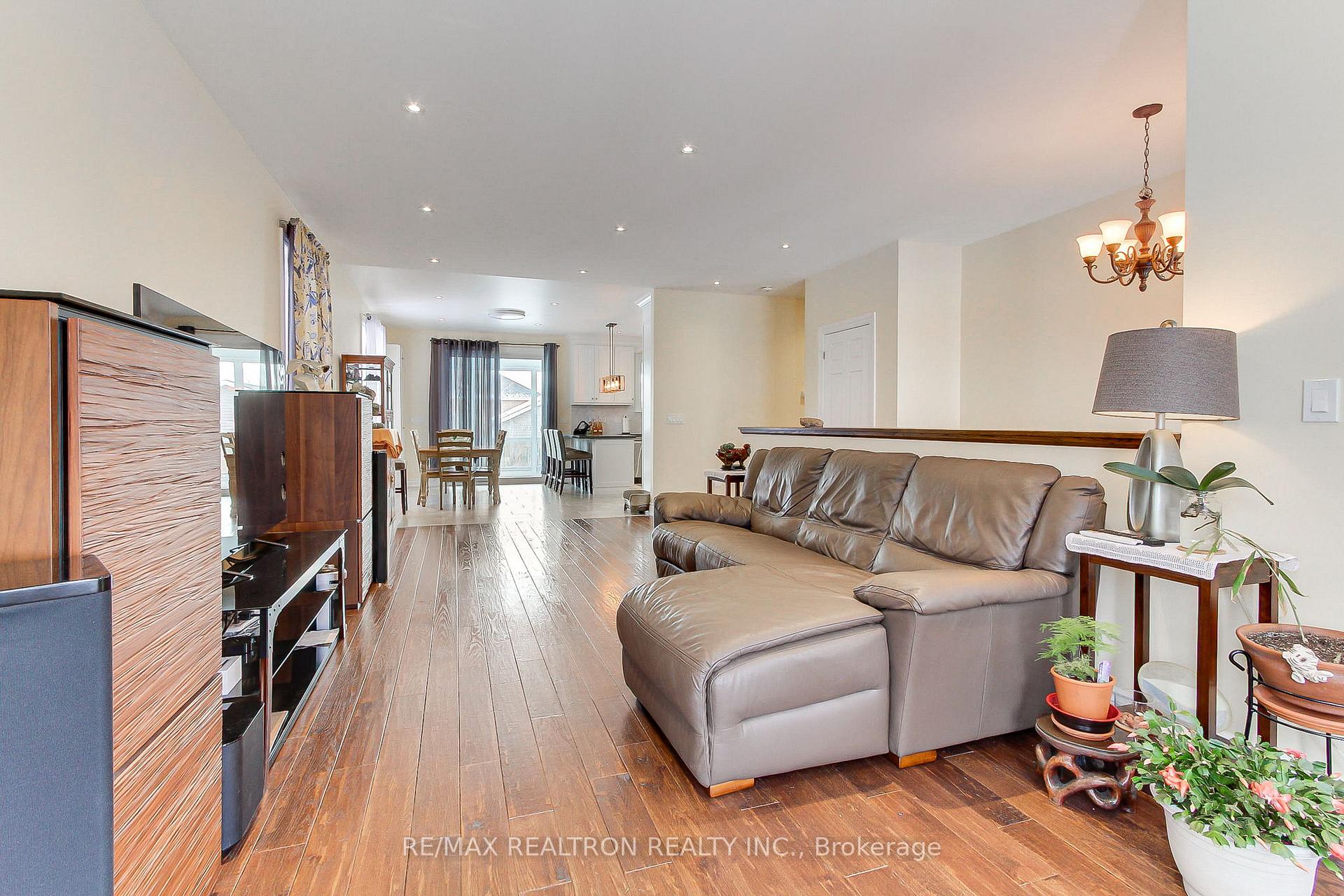 Photo 8 of 815 Churchill Lane, Georgina, Historic Lakeshore Communities — HOMEH