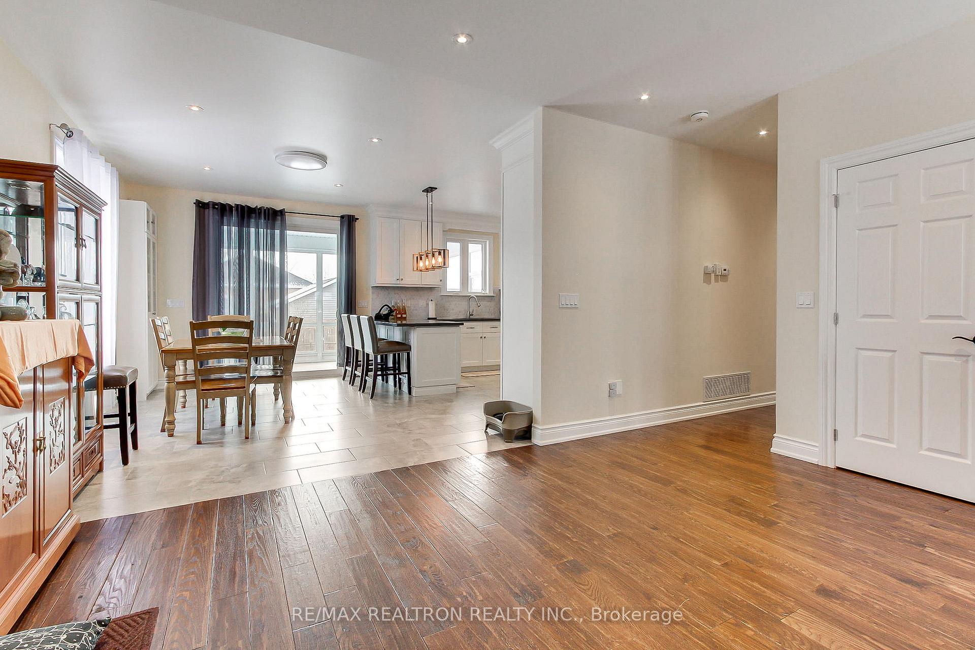 Photo 10 of 815 Churchill Lane, Georgina, Historic Lakeshore Communities — HOMEH