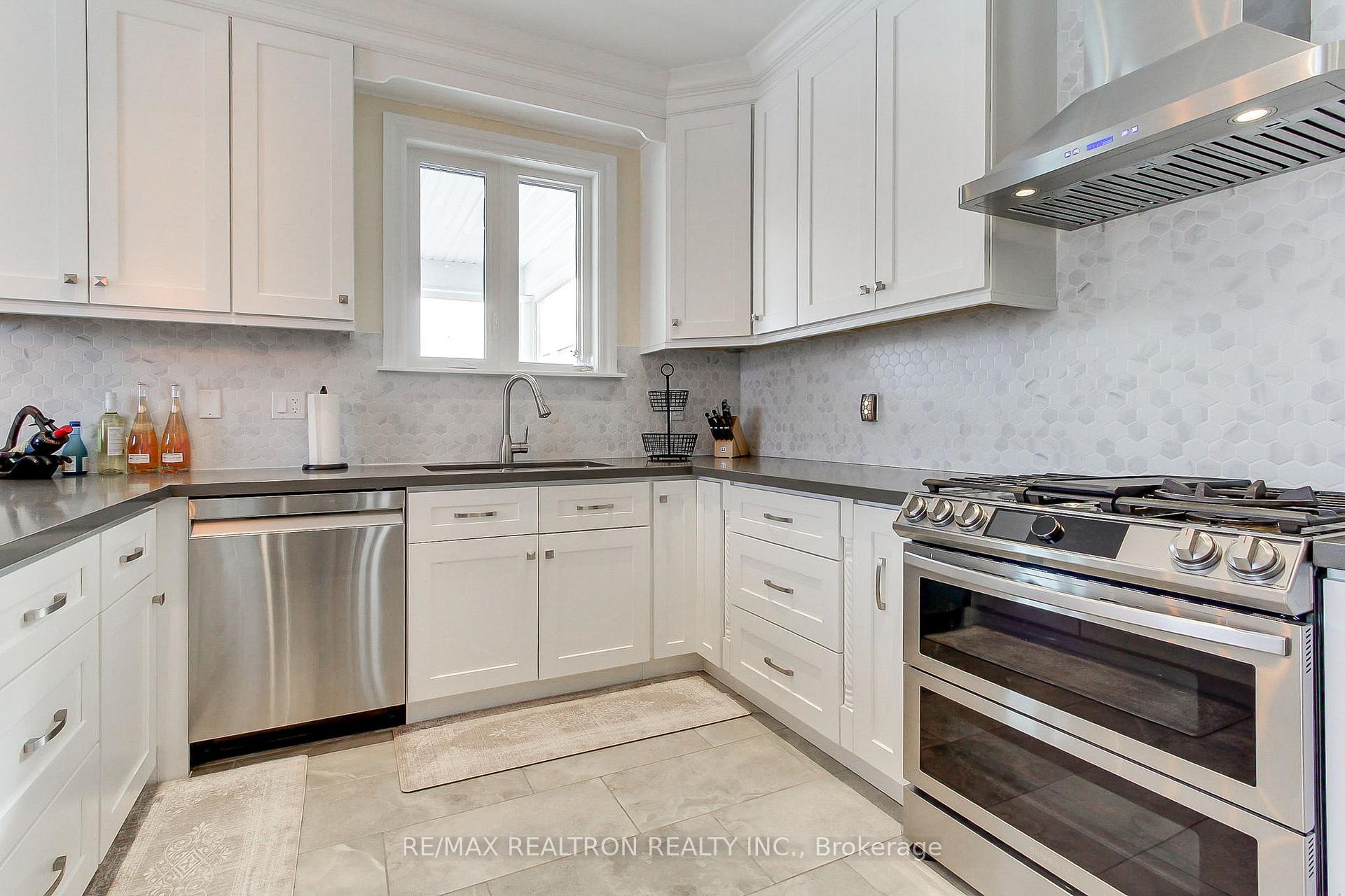 Photo 12 of 815 Churchill Lane, Georgina, Historic Lakeshore Communities — HOMEH