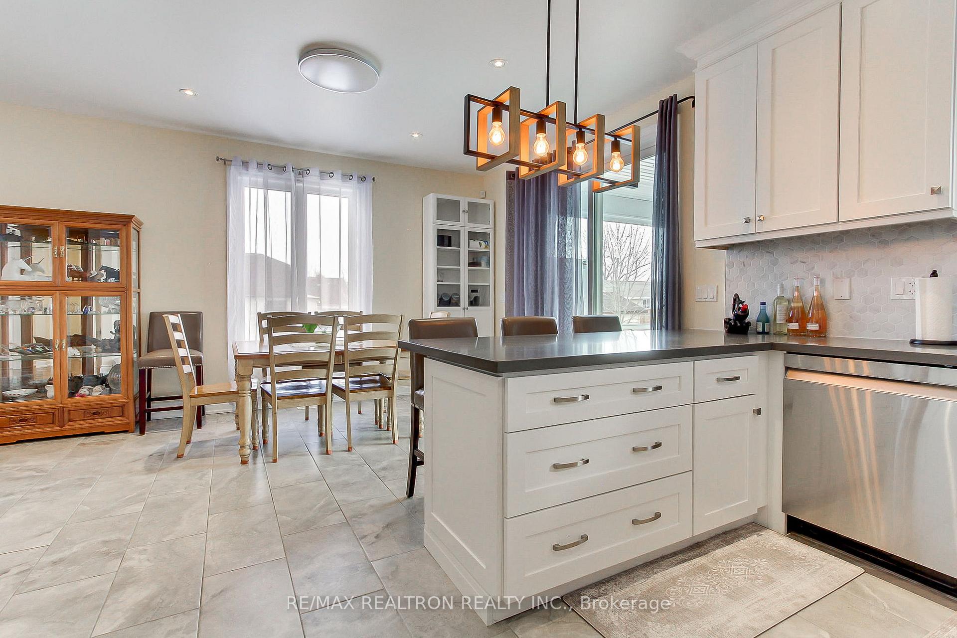 Photo 16 of 815 Churchill Lane, Georgina, Historic Lakeshore Communities — HOMEH