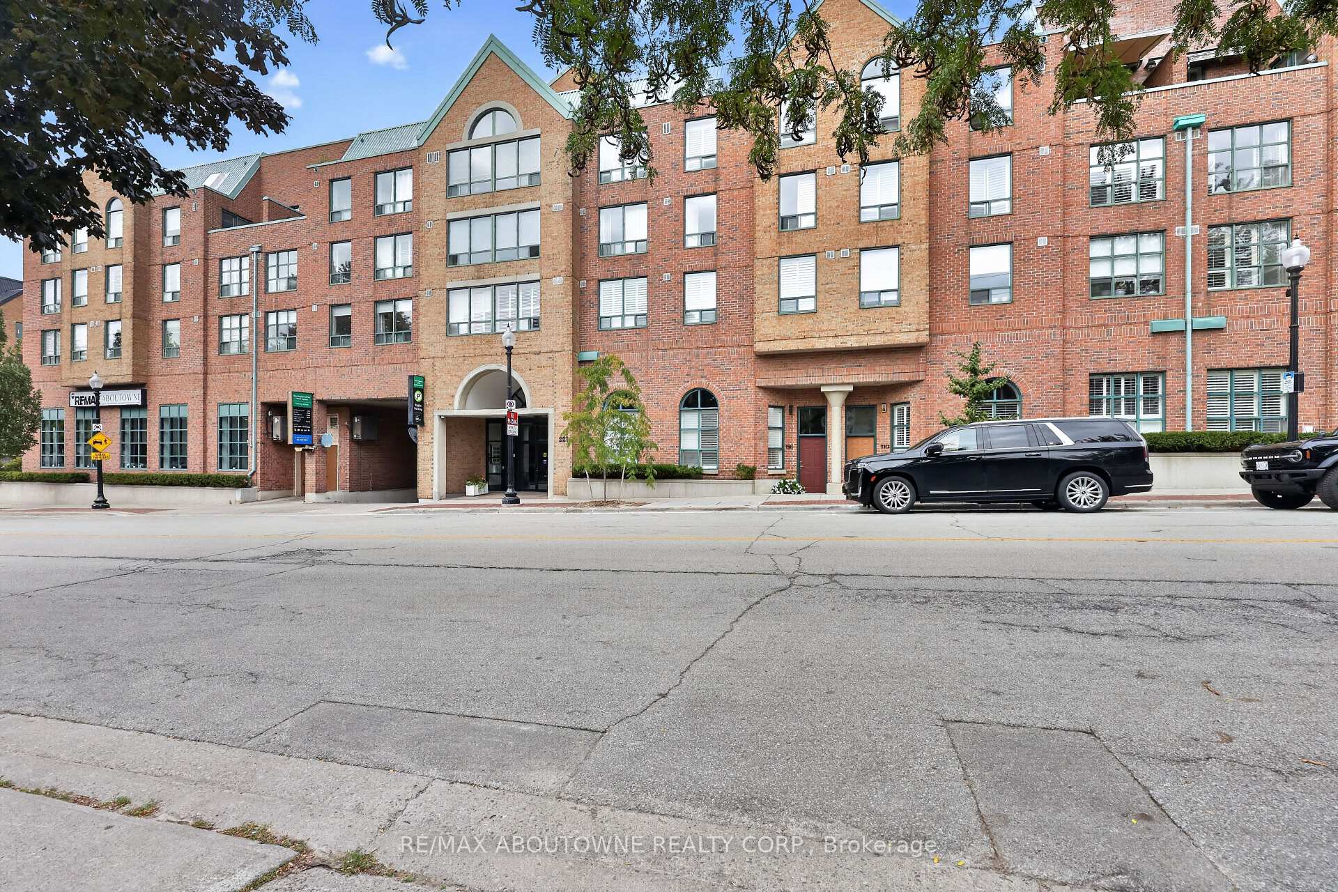 Photo of Unit 211, 221 Robinson Street