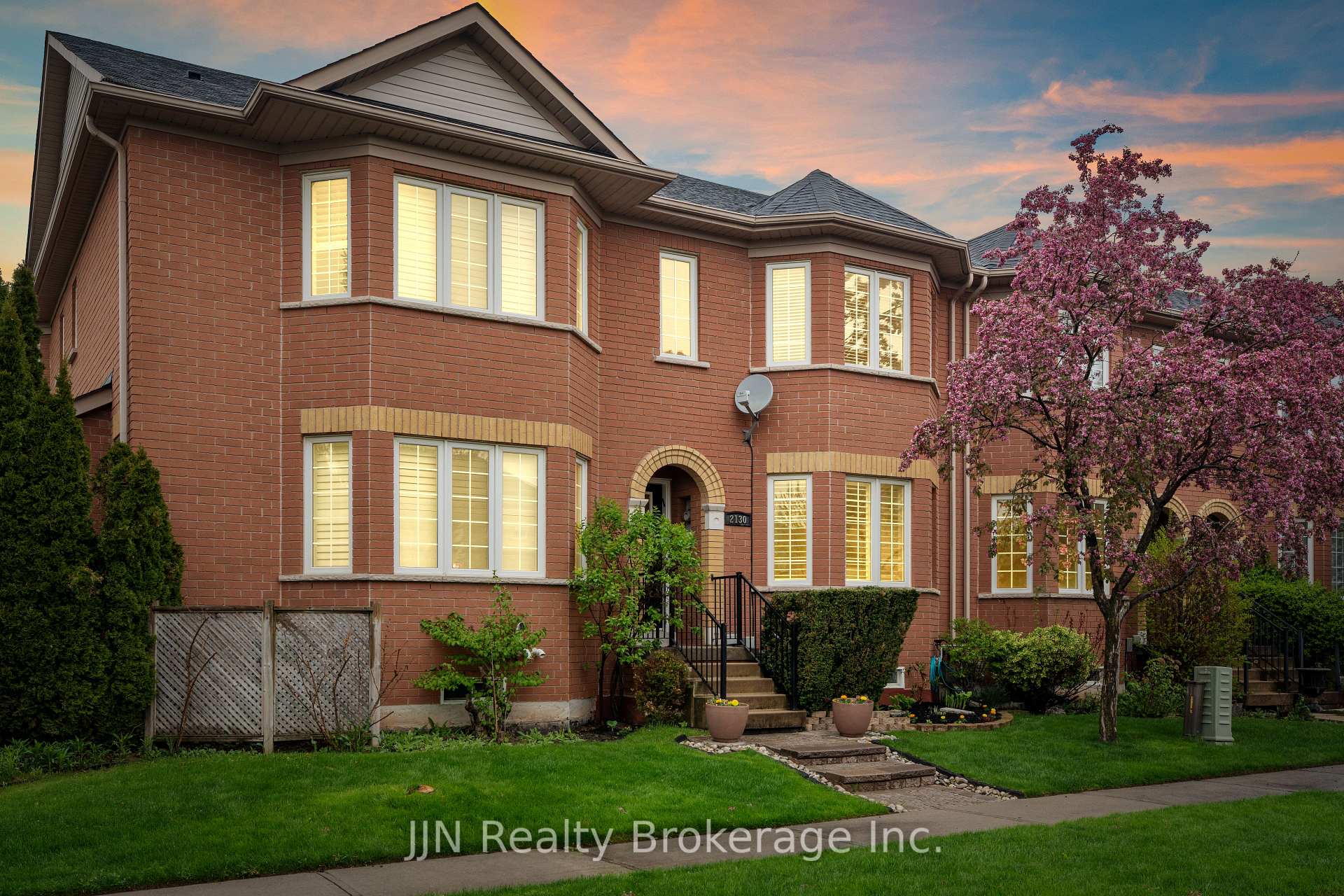 Photo 2 of 2130 Forest Gate Parkway, Oakville, West Oak Trails — HOMEH