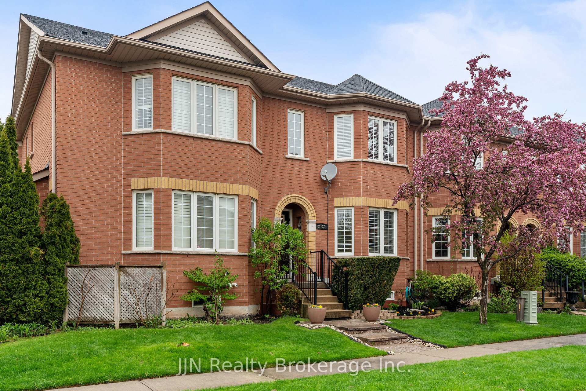 Photo 3 of 2130 Forest Gate Parkway, Oakville, West Oak Trails — HOMEH