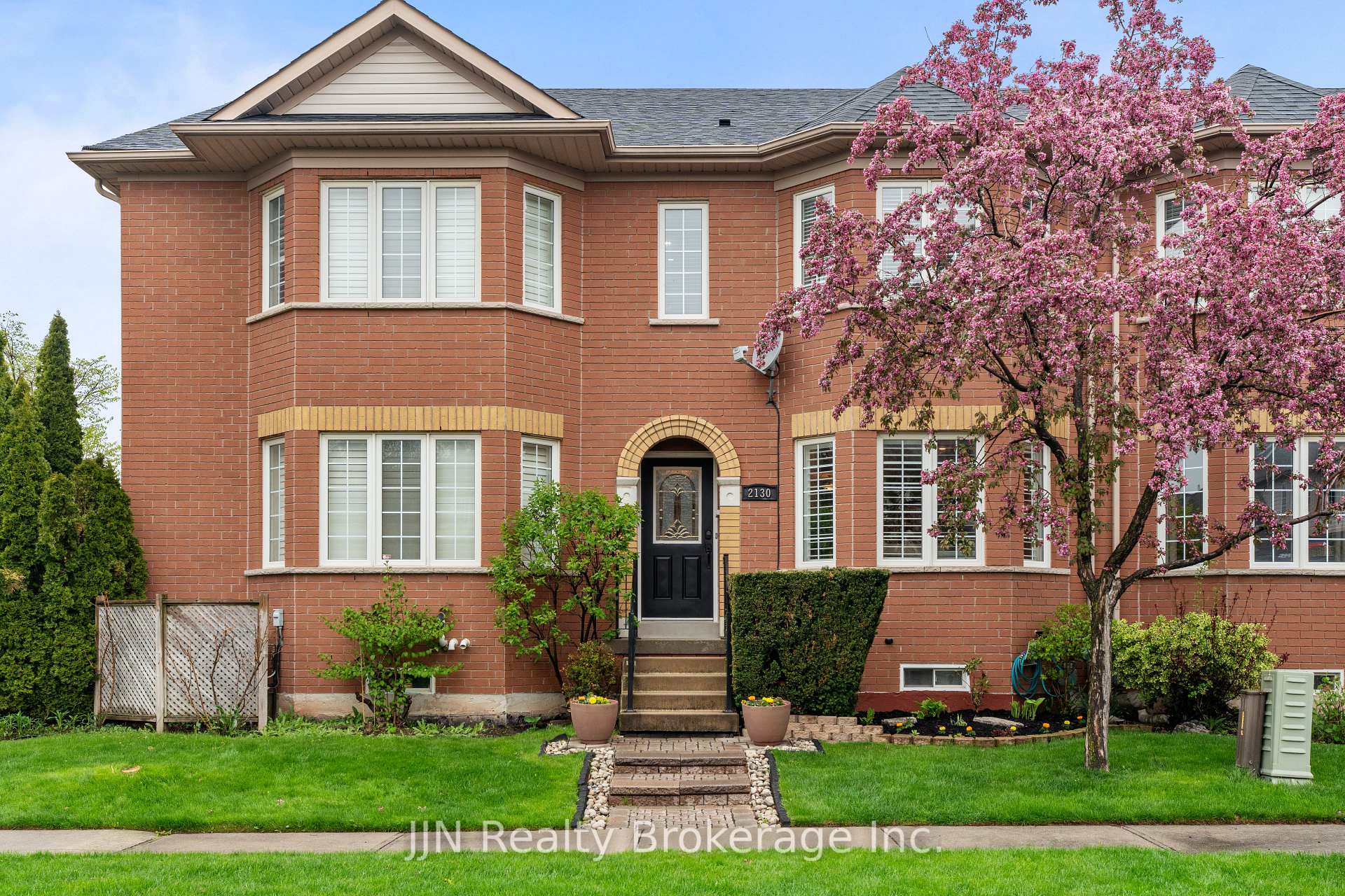 Photo 4 of 2130 Forest Gate Parkway, Oakville, West Oak Trails — HOMEH