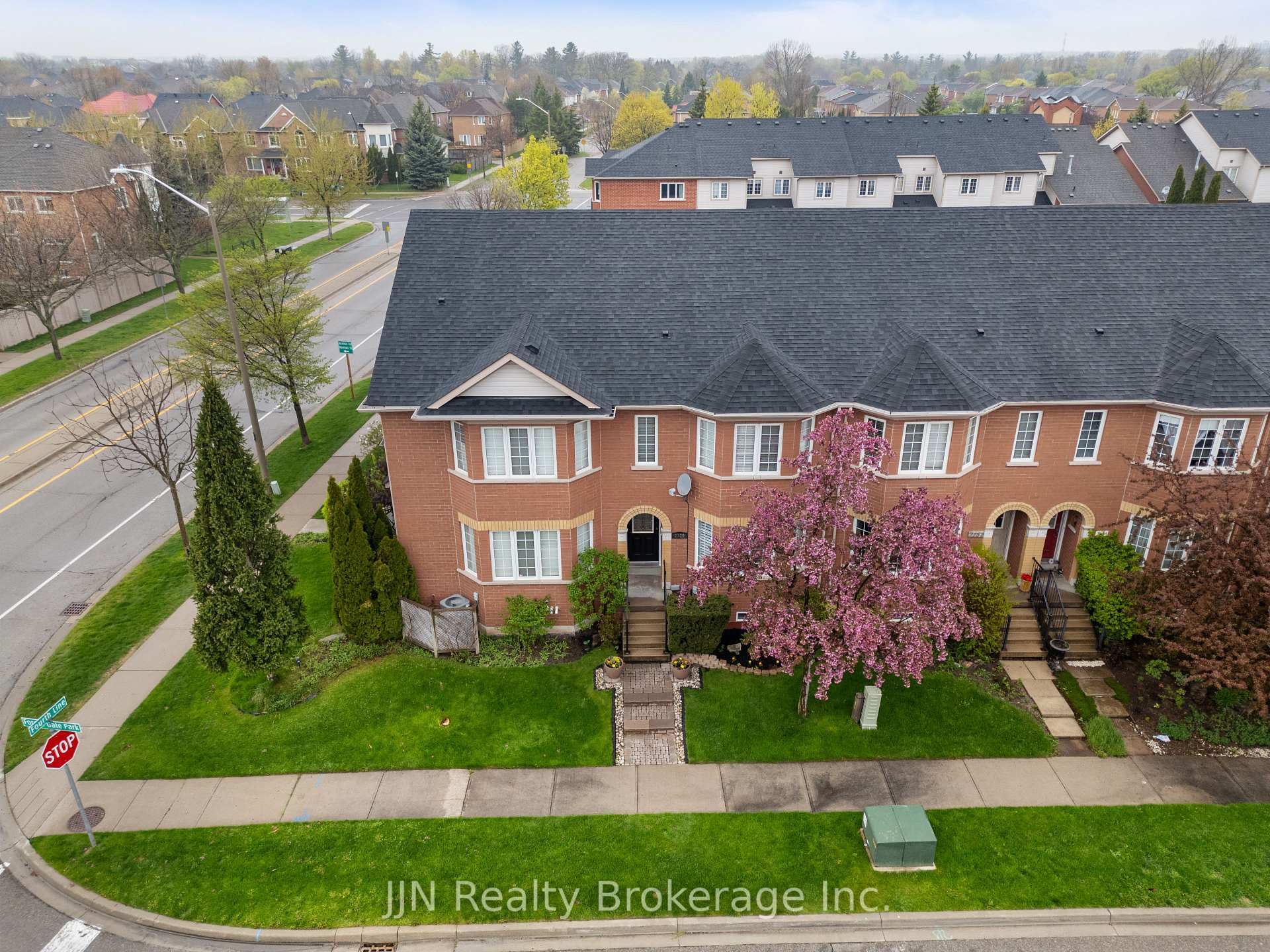Photo 5 of 2130 Forest Gate Parkway, Oakville, West Oak Trails — HOMEH