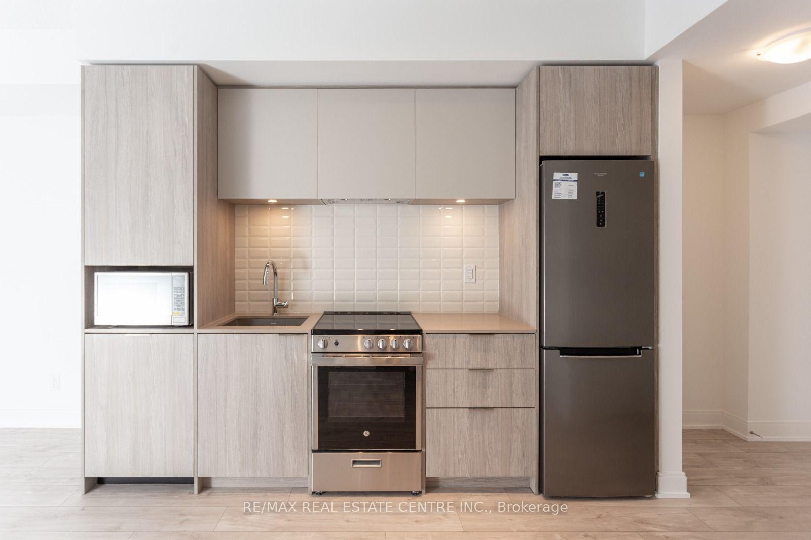 Photo 4 of Unit 701, 70 Annie Craig Drive, Etobicoke, Mimico — HOMEH