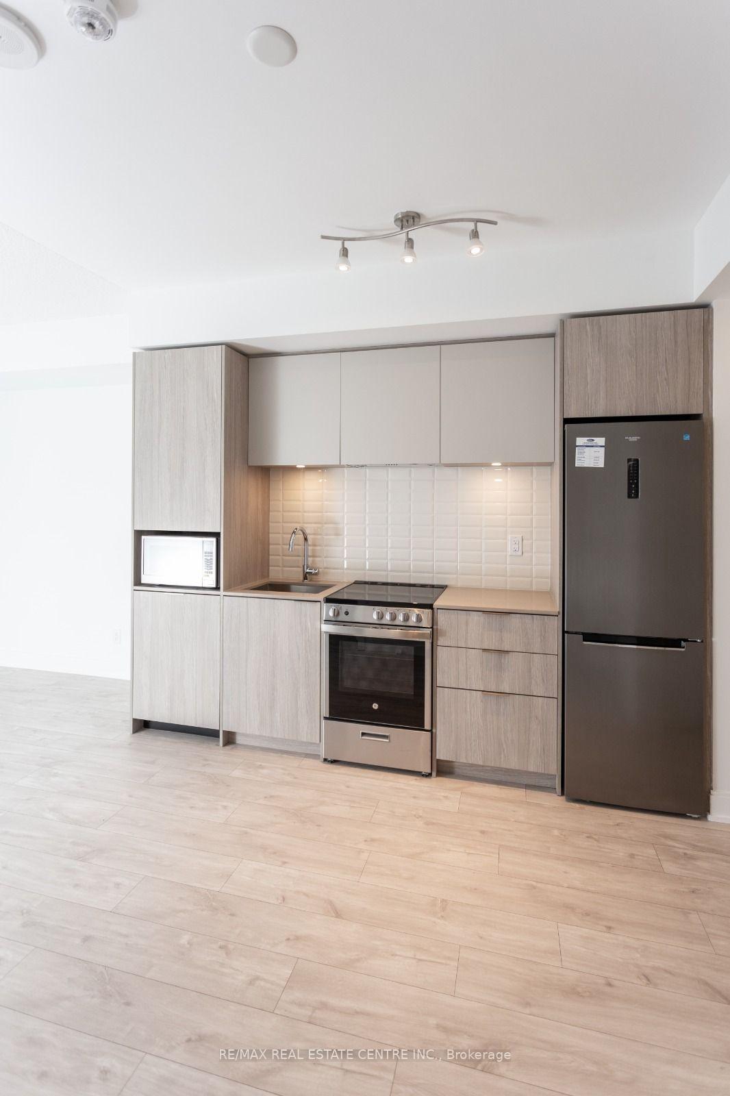 Photo 5 of Unit 701, 70 Annie Craig Drive, Etobicoke, Mimico — HOMEH