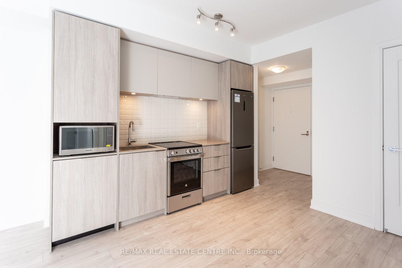 Photo 6 of Unit 701, 70 Annie Craig Drive, Etobicoke, Mimico — HOMEH