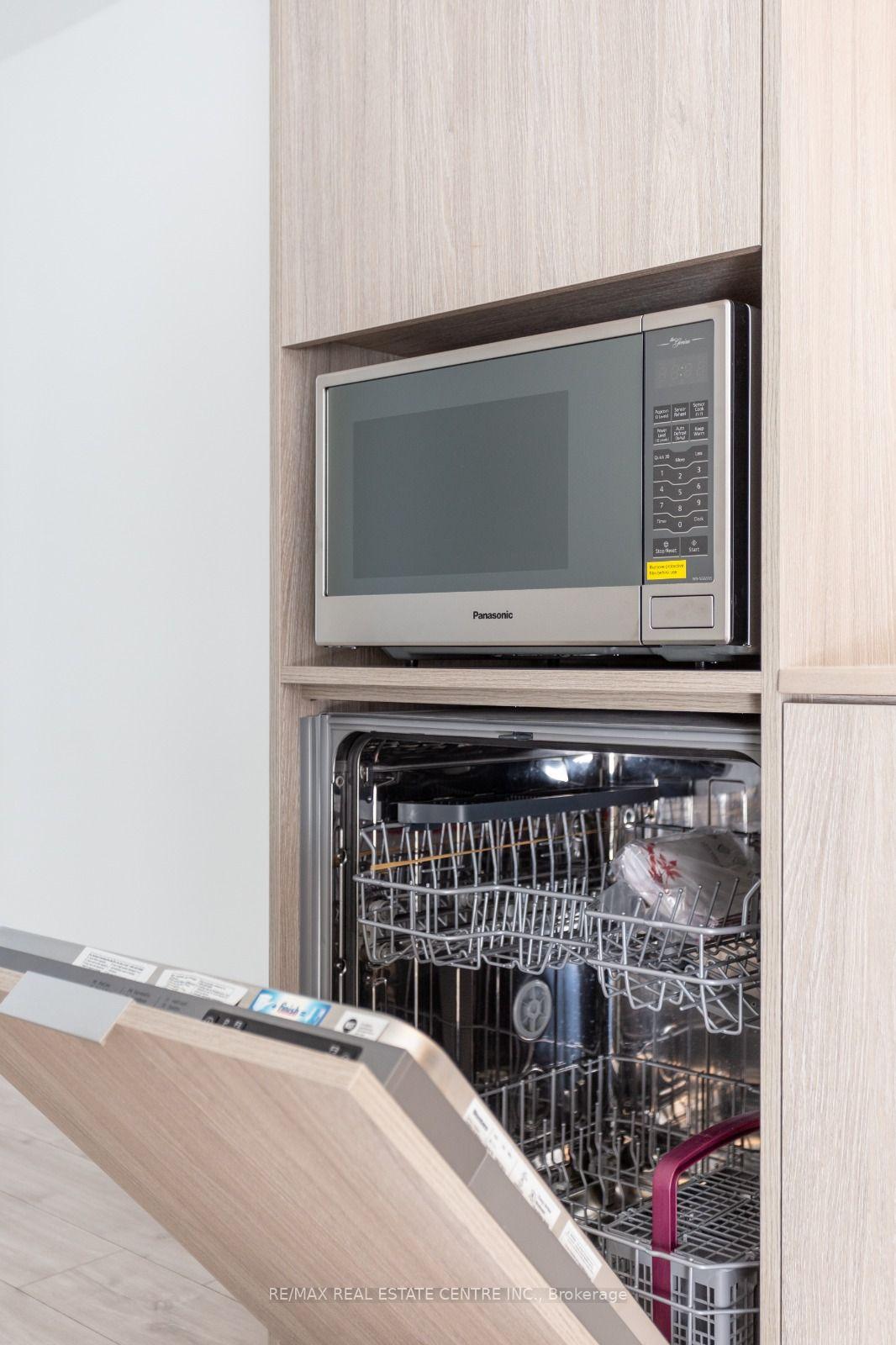 Photo 8 of Unit 701, 70 Annie Craig Drive, Etobicoke, Mimico — HOMEH