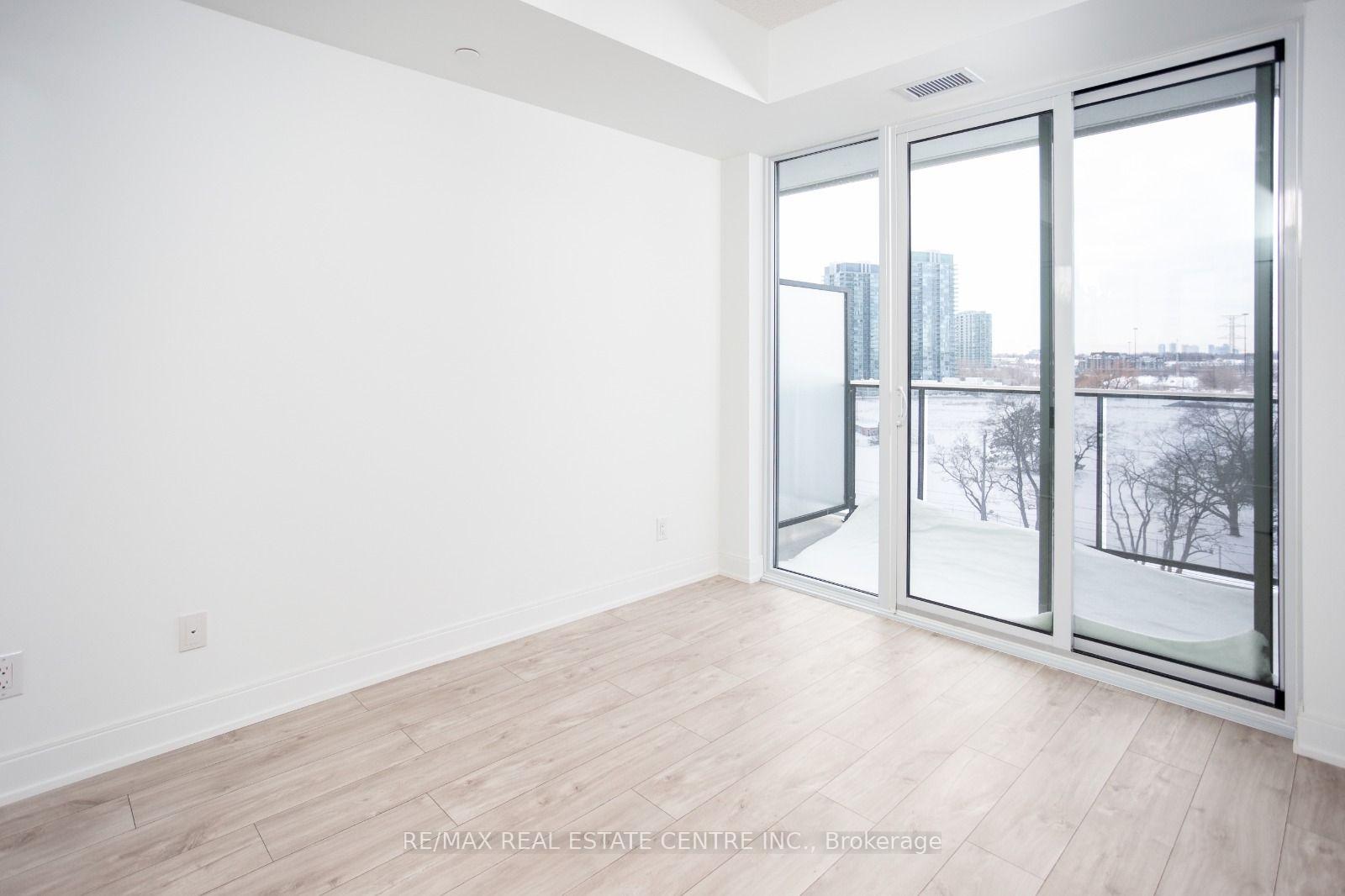 Photo 10 of Unit 701, 70 Annie Craig Drive, Etobicoke, Mimico — HOMEH