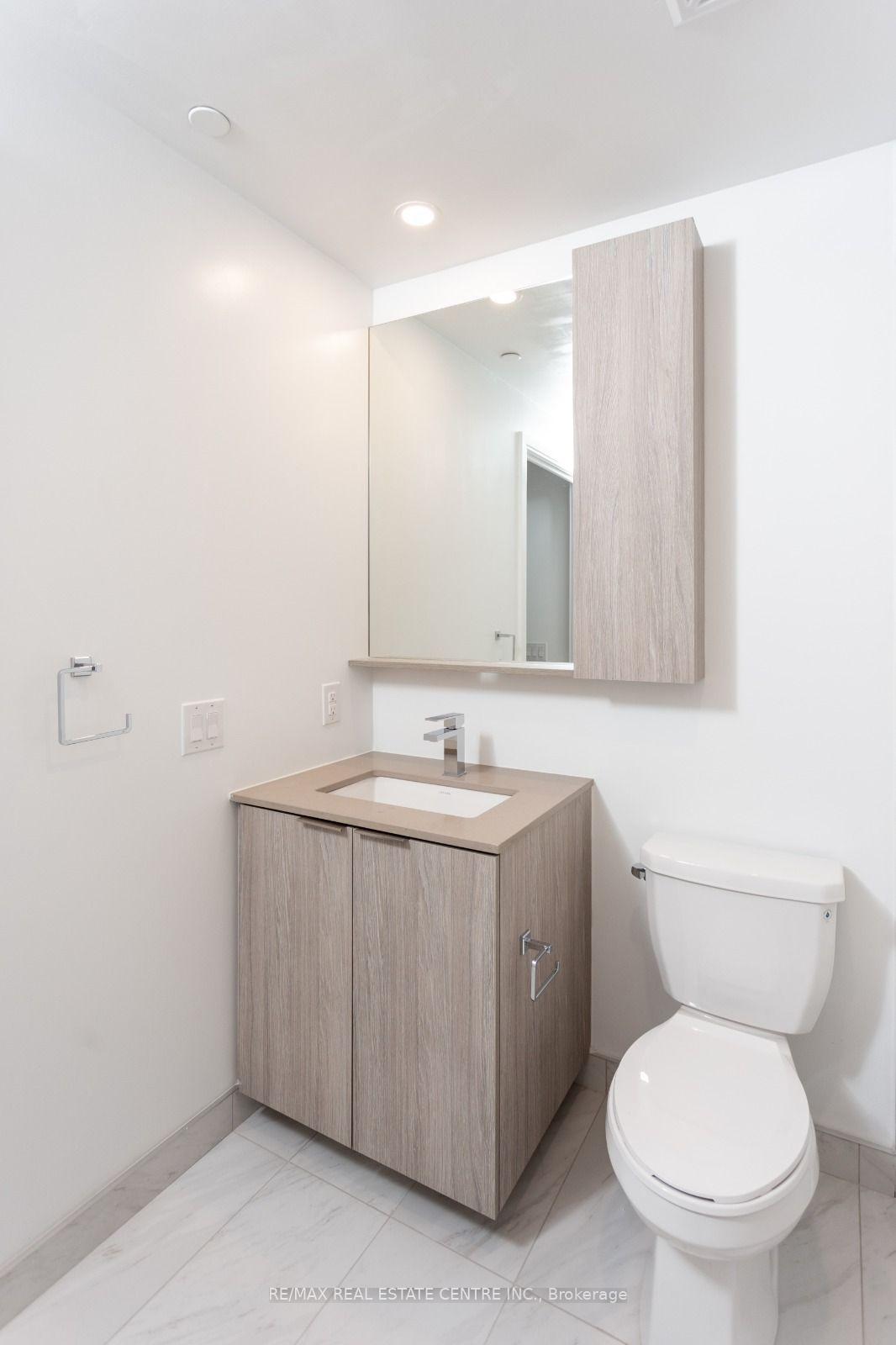 Photo 12 of Unit 701, 70 Annie Craig Drive, Etobicoke, Mimico — HOMEH