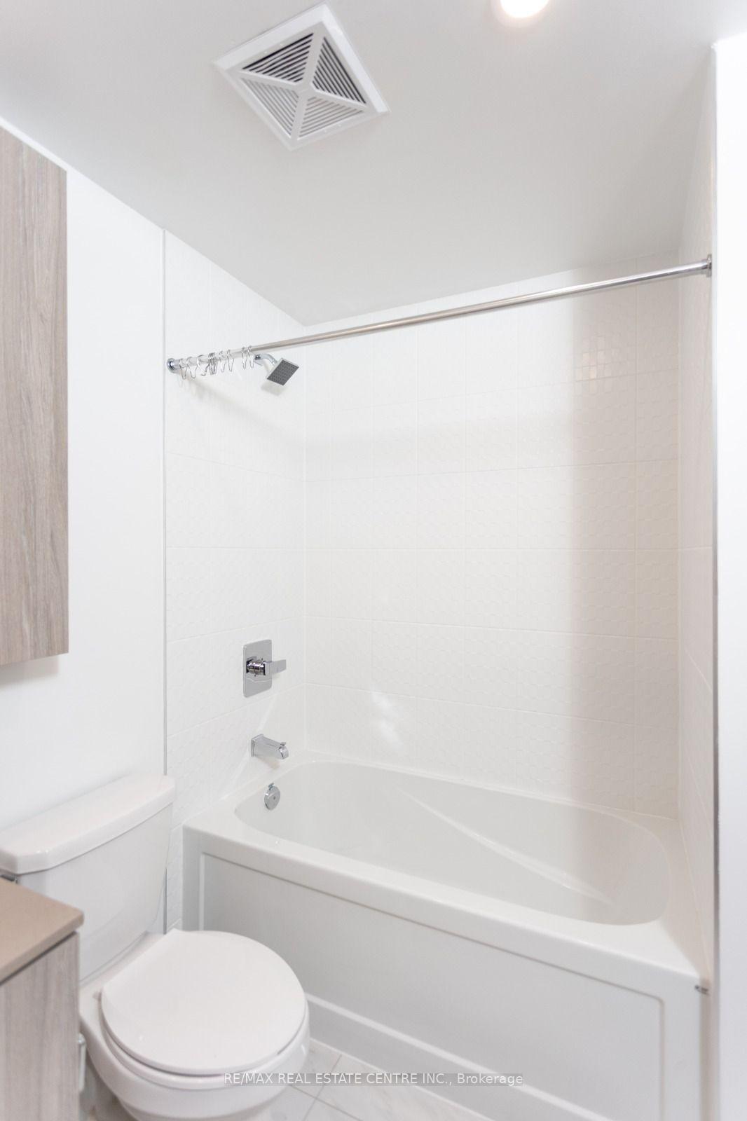 Photo 13 of Unit 701, 70 Annie Craig Drive, Etobicoke, Mimico — HOMEH