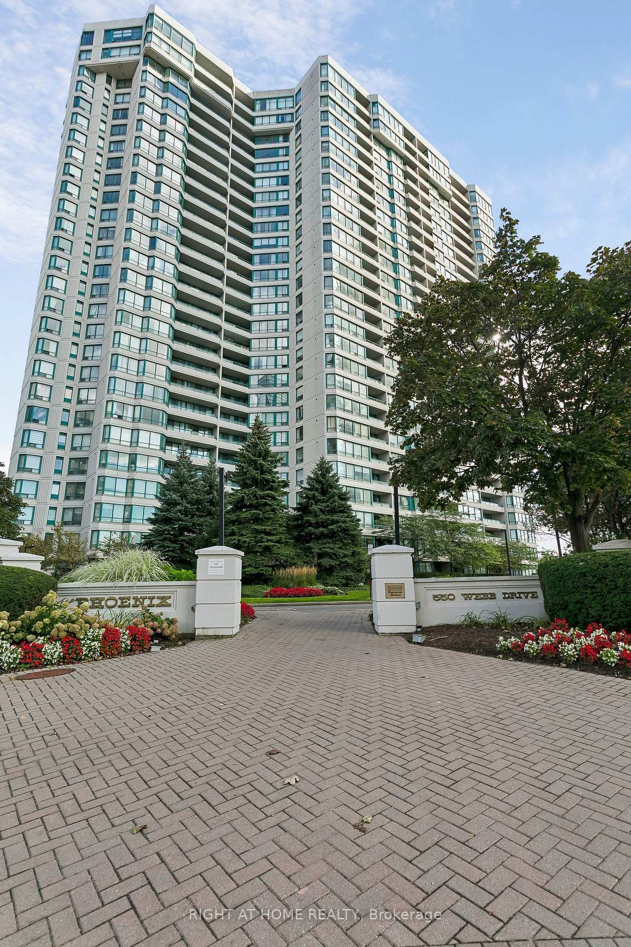 Photo 2 of Unit 612, 550 Webb Drive, Mississauga, City Centre — HOMEH