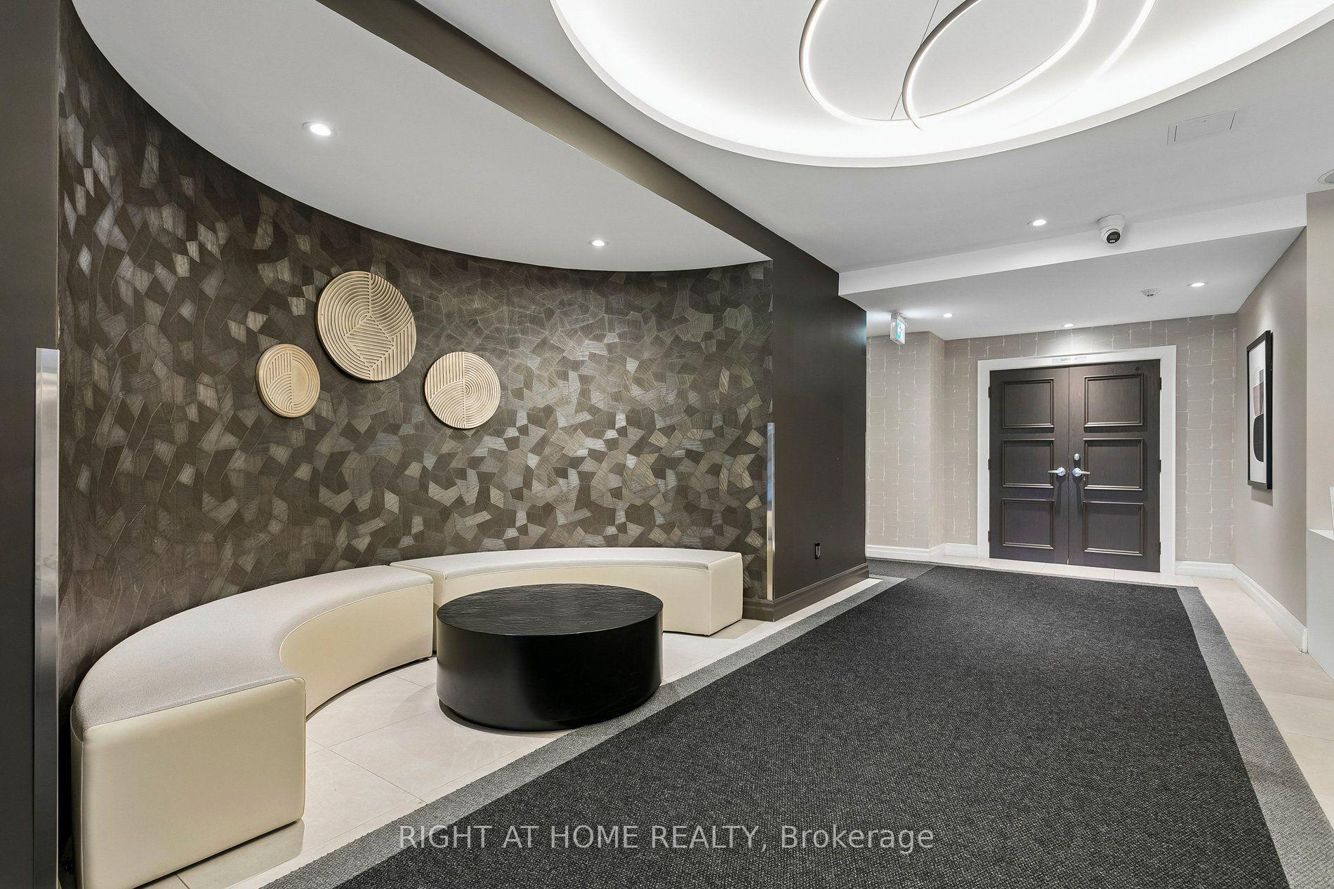 Photo 4 of Unit 612, 550 Webb Drive, Mississauga, City Centre — HOMEH