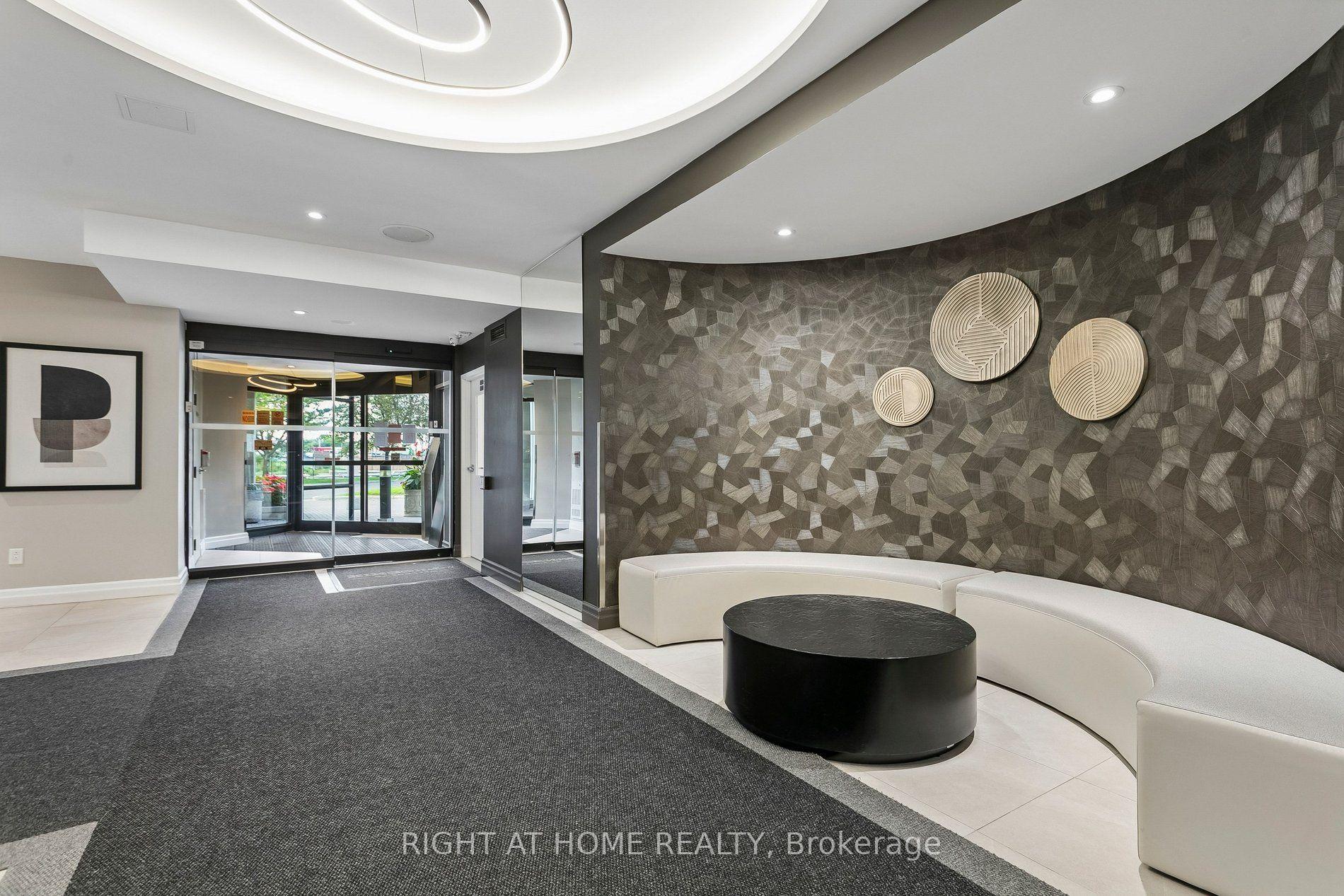 Photo 6 of Unit 612, 550 Webb Drive, Mississauga, City Centre — HOMEH