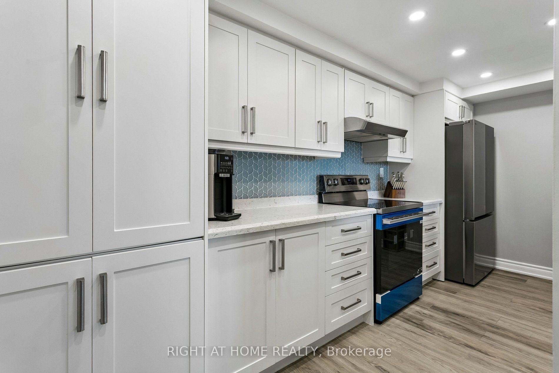 Photo 10 of Unit 612, 550 Webb Drive, Mississauga, City Centre — HOMEH