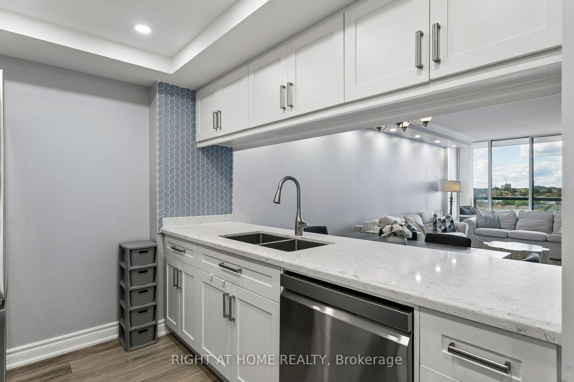 Photo 11 of Unit 612, 550 Webb Drive, Mississauga, City Centre — HOMEH
