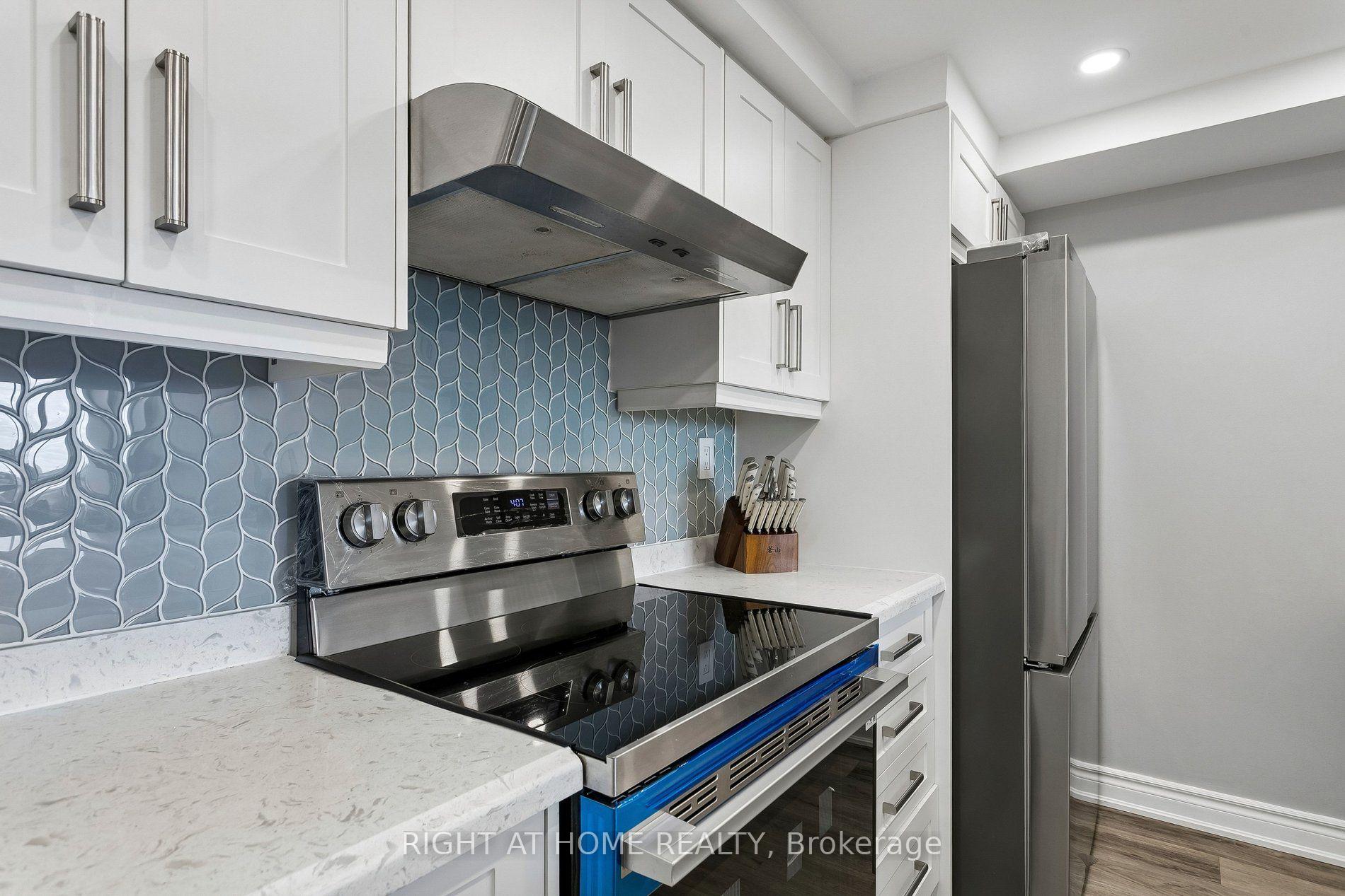 Photo 12 of Unit 612, 550 Webb Drive, Mississauga, City Centre — HOMEH