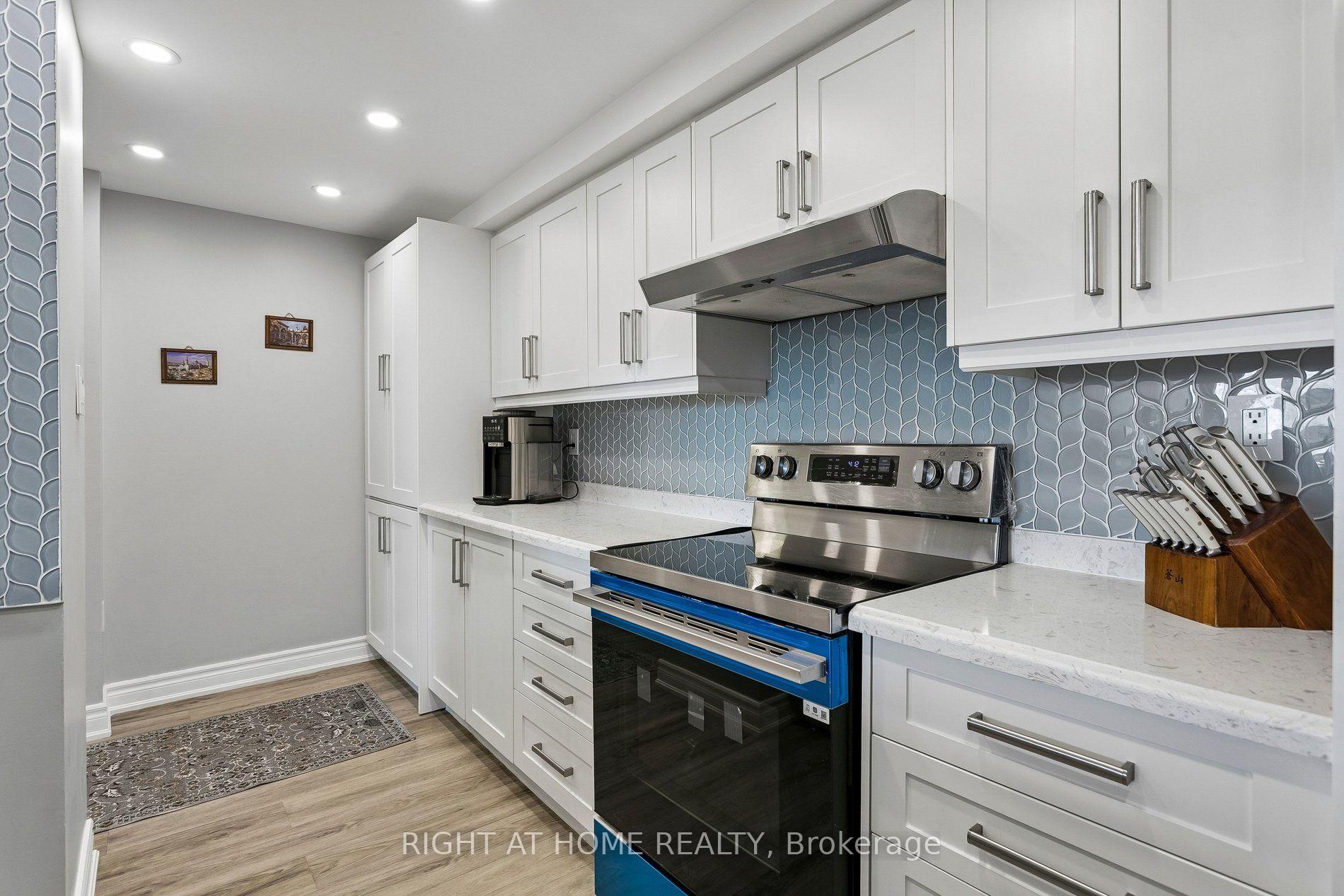 Photo 13 of Unit 612, 550 Webb Drive, Mississauga, City Centre — HOMEH