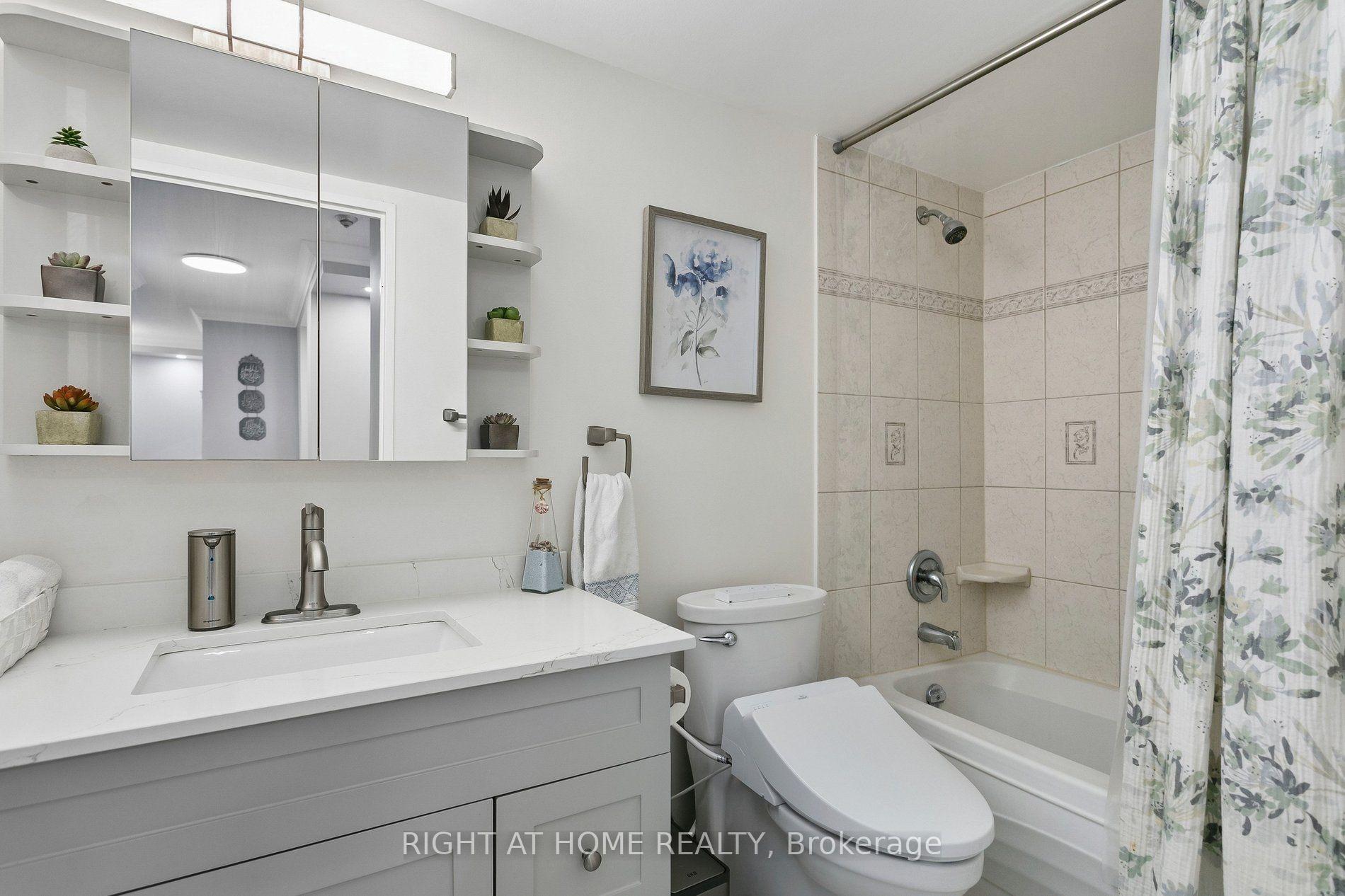 Photo 32 of Unit 612, 550 Webb Drive, Mississauga, City Centre — HOMEH
