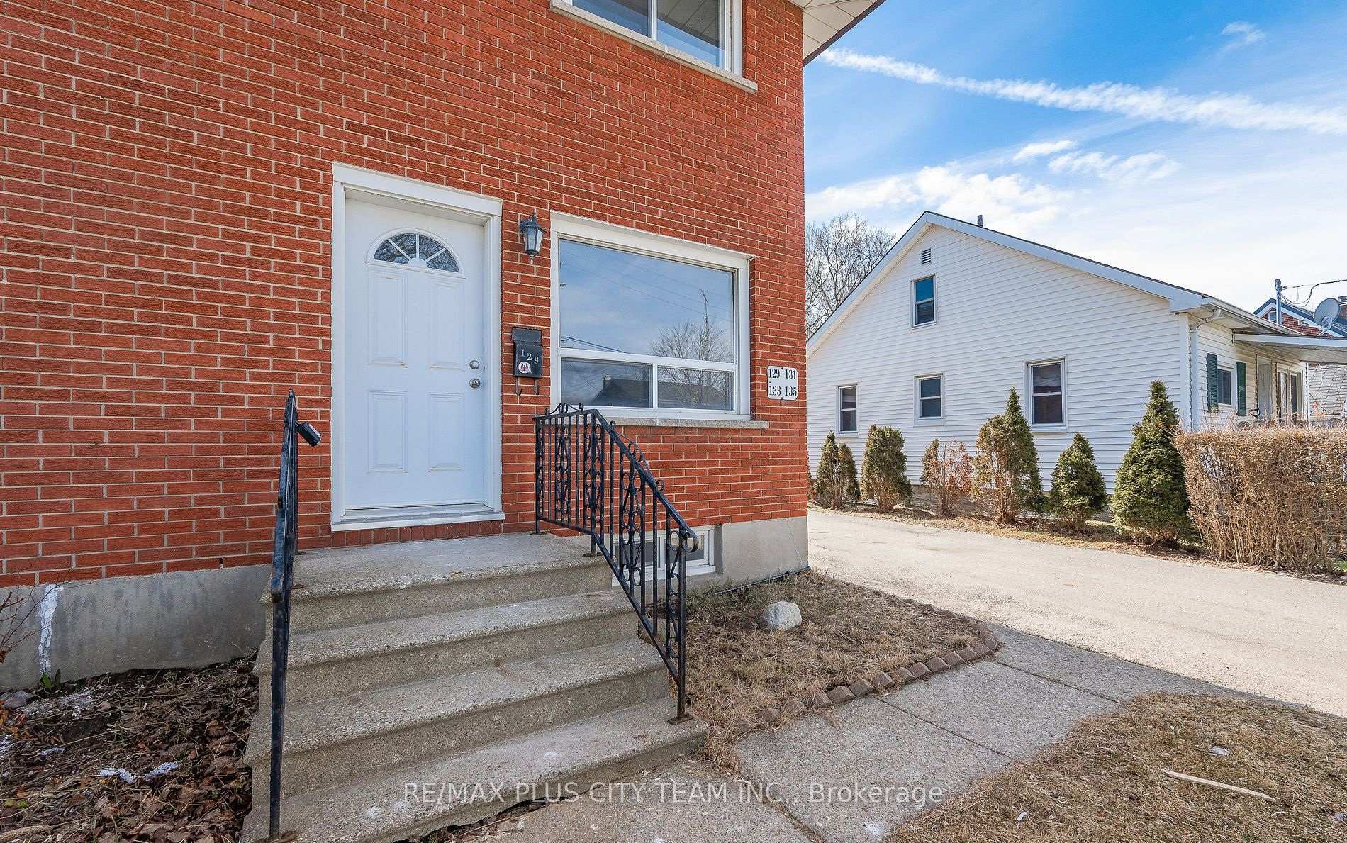Photo 5 of Unit Unit #3, 133 Pollock Avenue, Cambridge, Alison — HOMEH