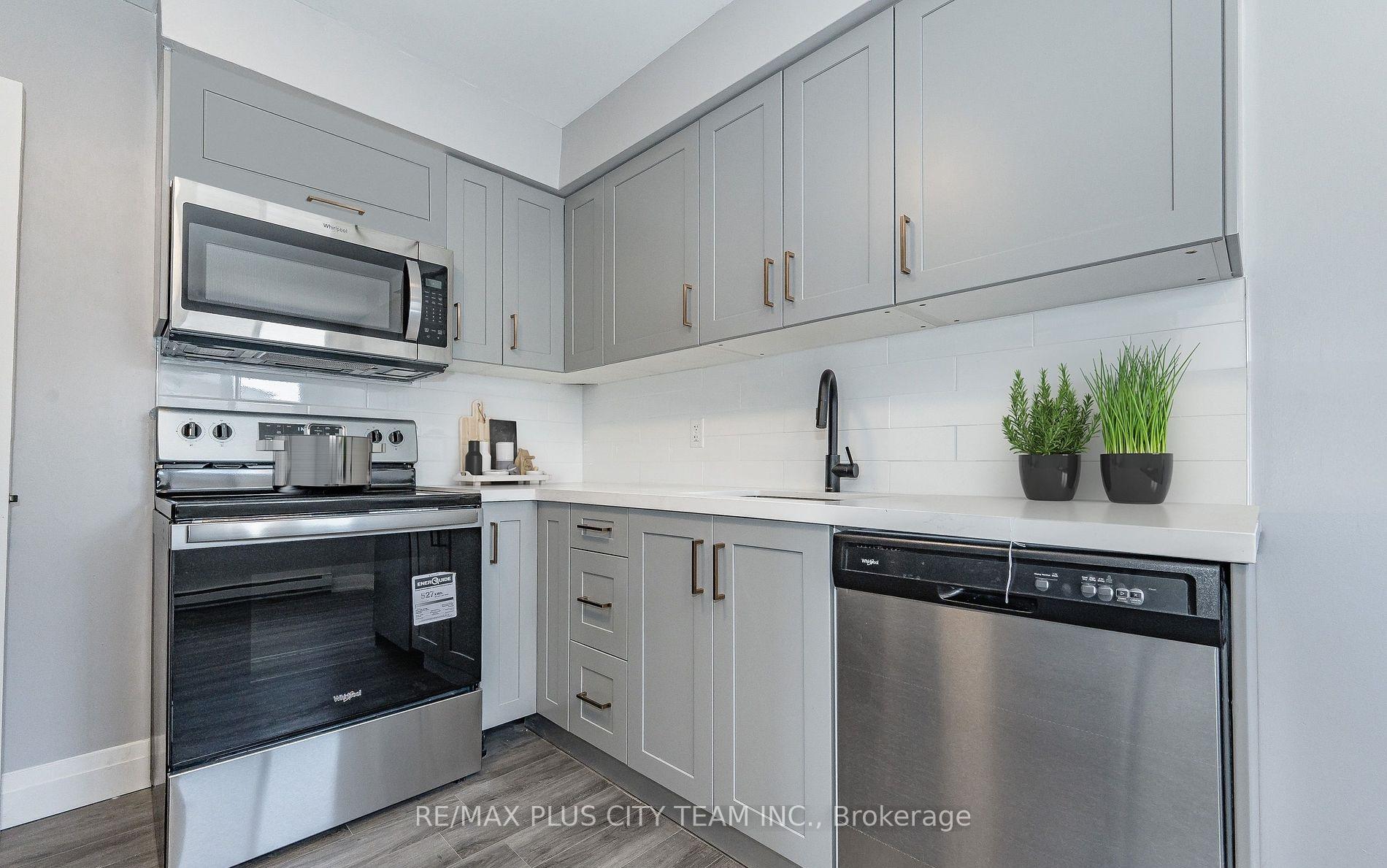 Photo 10 of Unit Unit #3, 133 Pollock Avenue, Cambridge, Alison — HOMEH