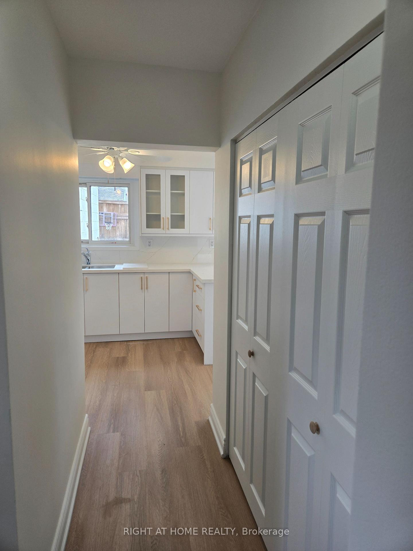 Photo 2 of 13 Faulkner Crescent, North York, Humbermede — HOMEH