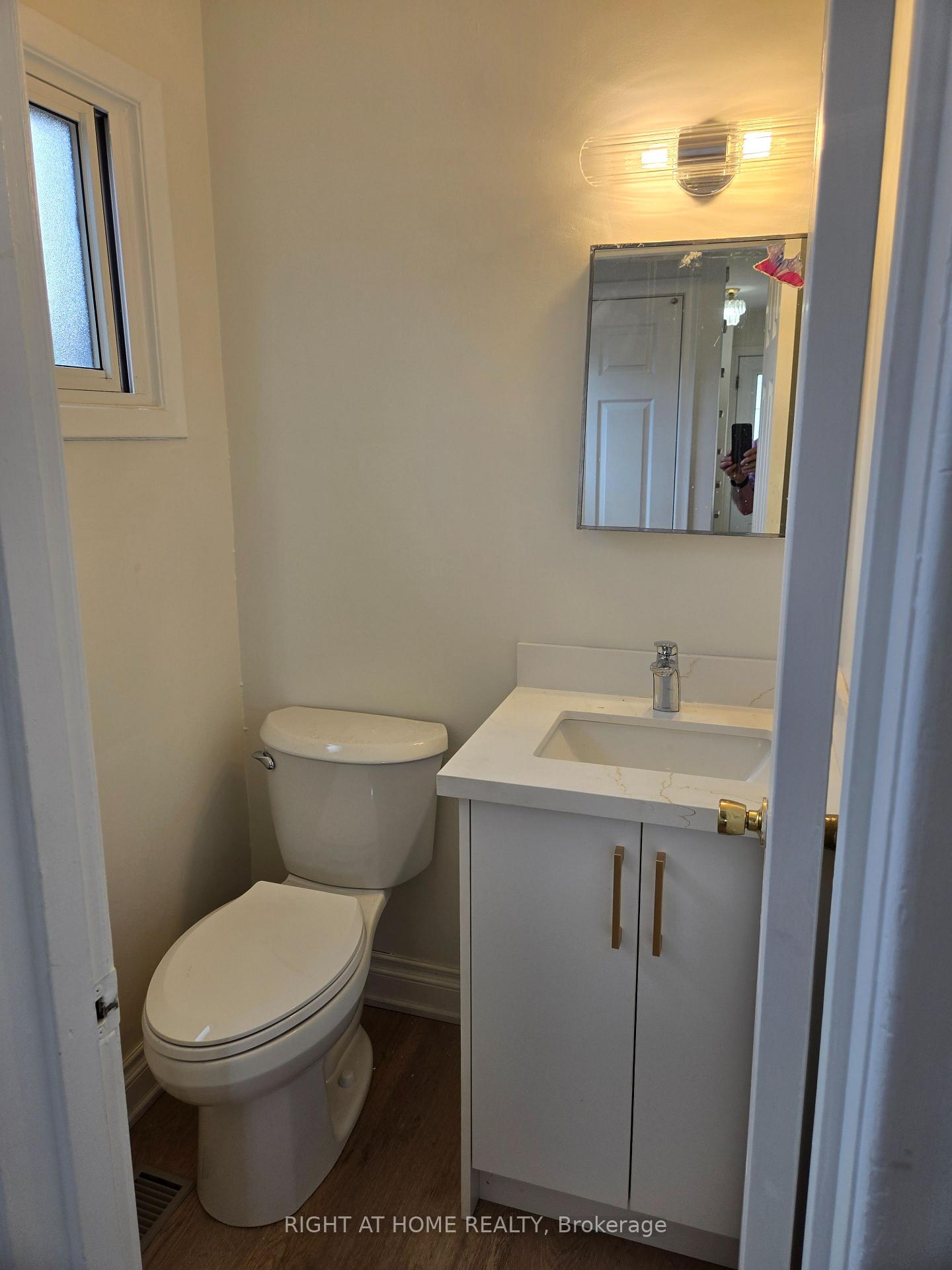 Photo 14 of 13 Faulkner Crescent, North York, Humbermede — HOMEH