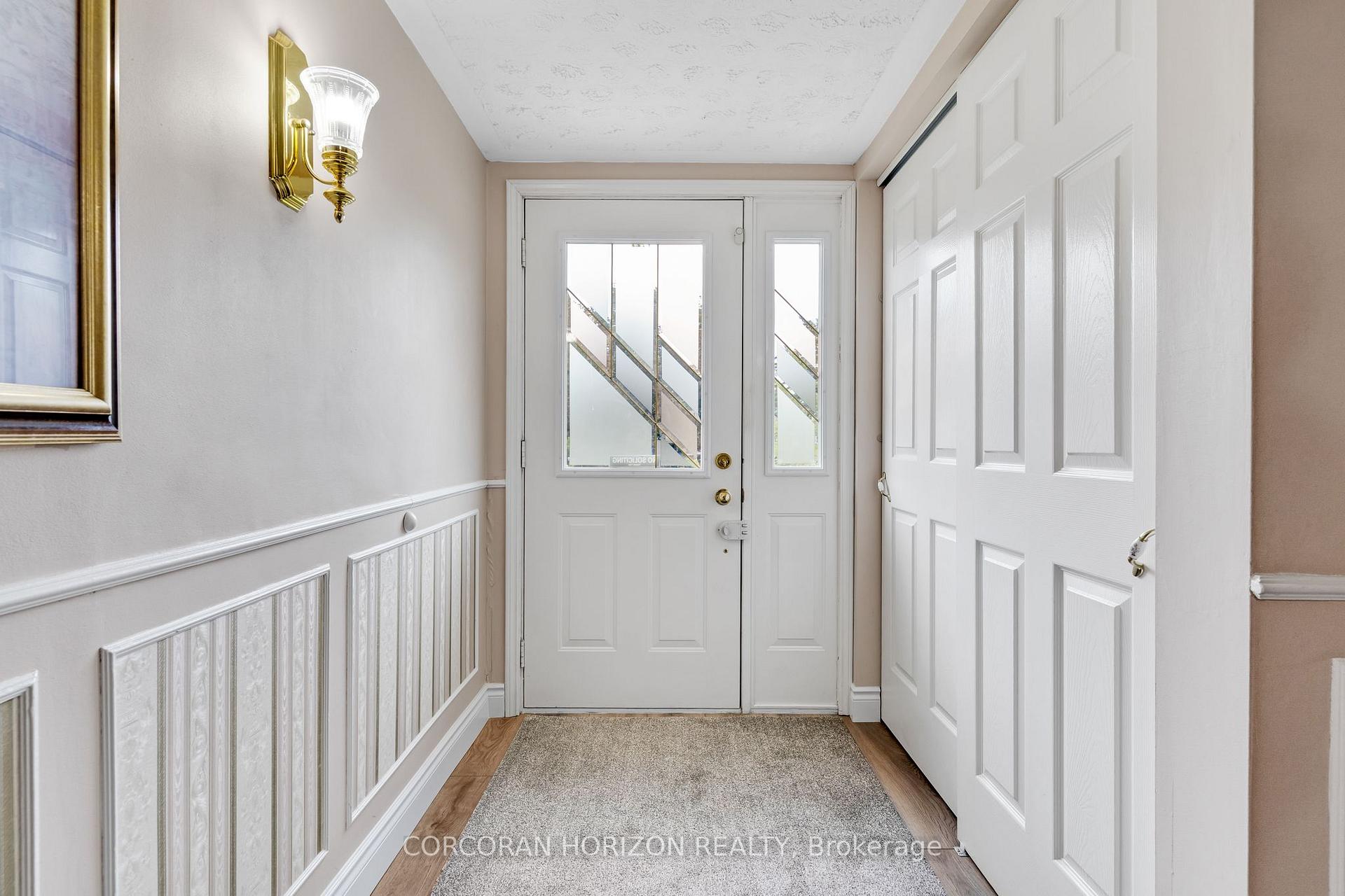 Photo 2 of 8 Blue Spruce Court, Kitchener, Forest Heights — HOMEH